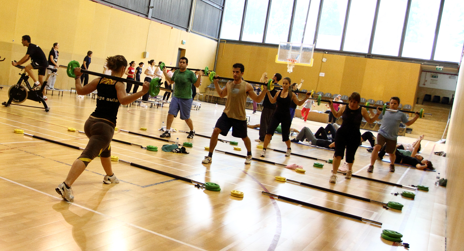 A imagem pode conter: mais, Sports:, 50 formas, treinar corpo e mente, Move-te com o UMinho Sports: