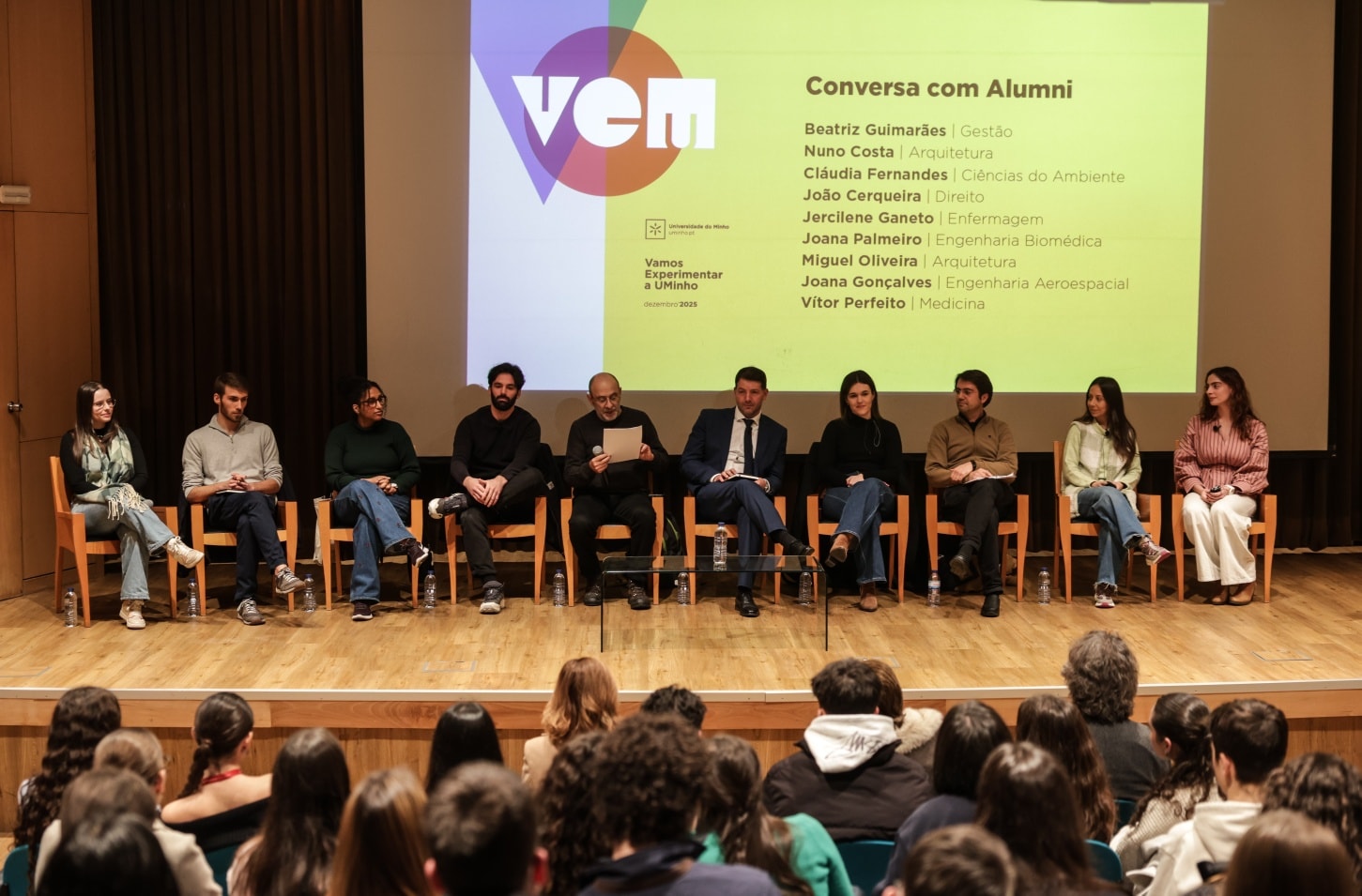 A imagem pode conter: dias, VEM -, “Vamos, descoberta, Experimentar, “Vamos Experimentar