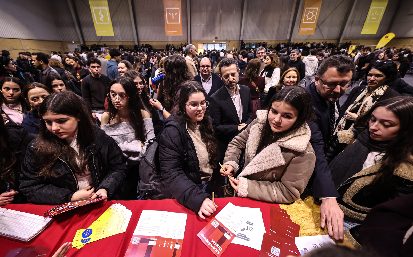 A imagem pode conter: Minho, Milhares, Universidade, futuros estudantes descobriram