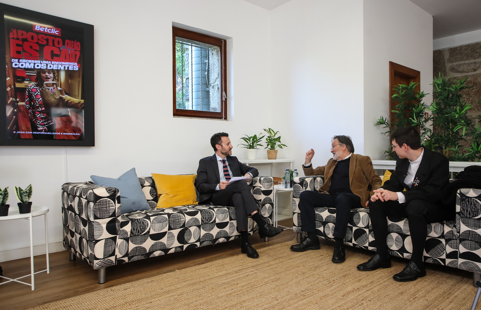 A imagem pode conter: Dia, Três, Nacional, Estudante:, Dia Nacional, Três gerações,