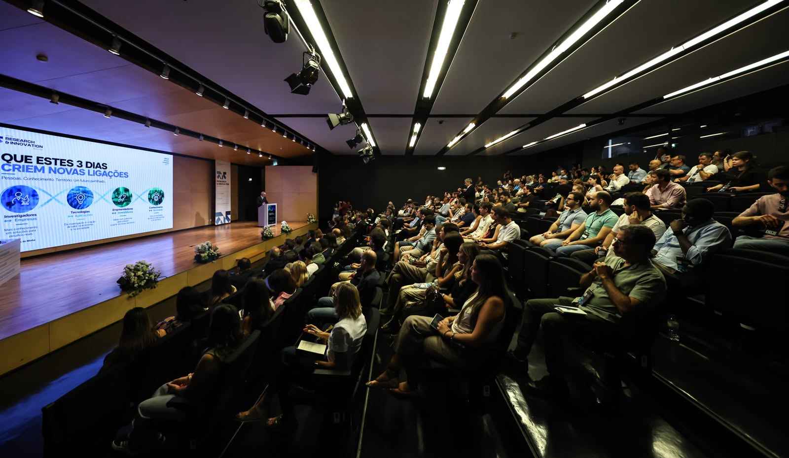 A imagem pode conter: Open, Research, Innovation, empresas e sociedade