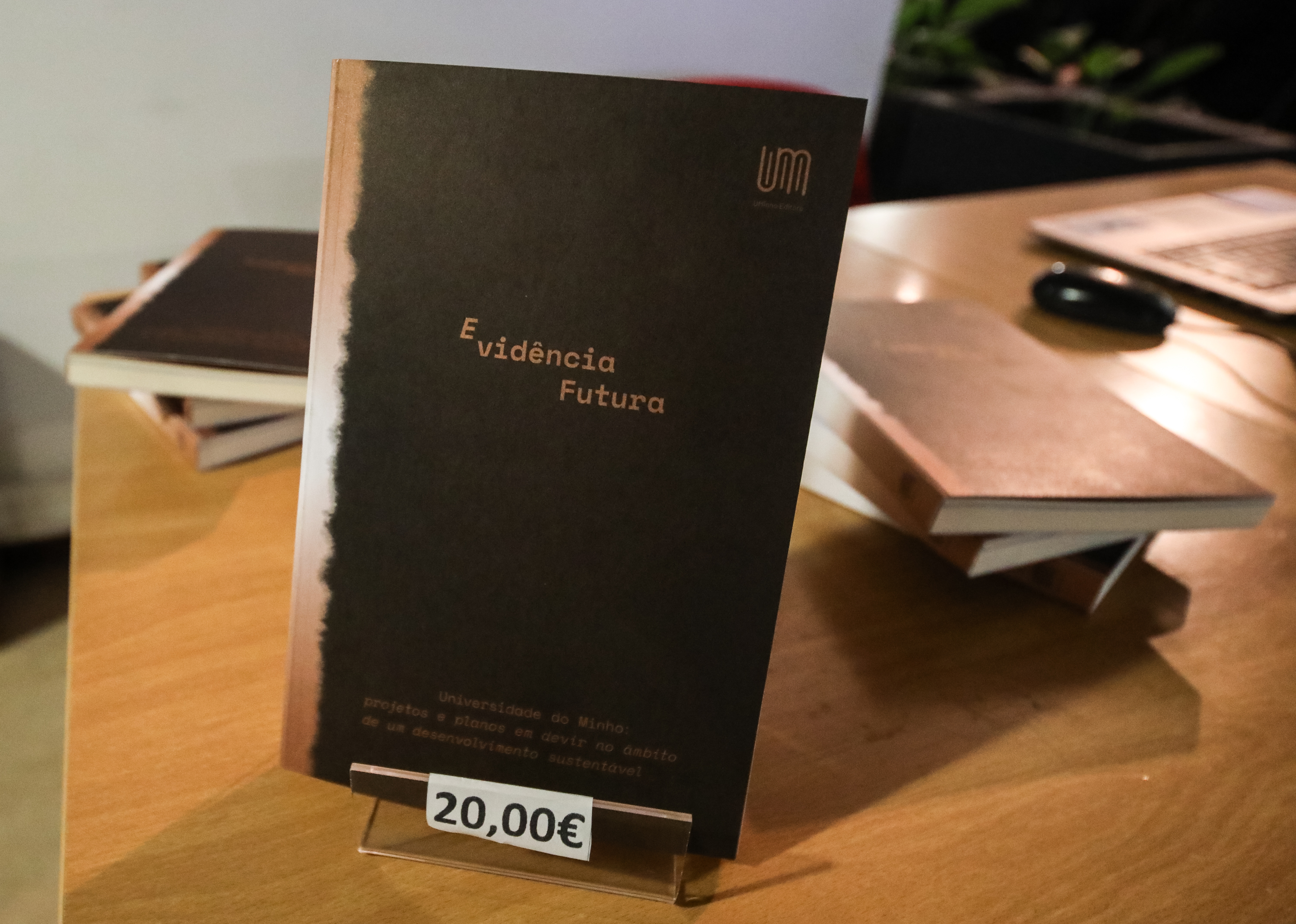 Imagem número 3 da galeria Lançamento do livro Evidência Futura