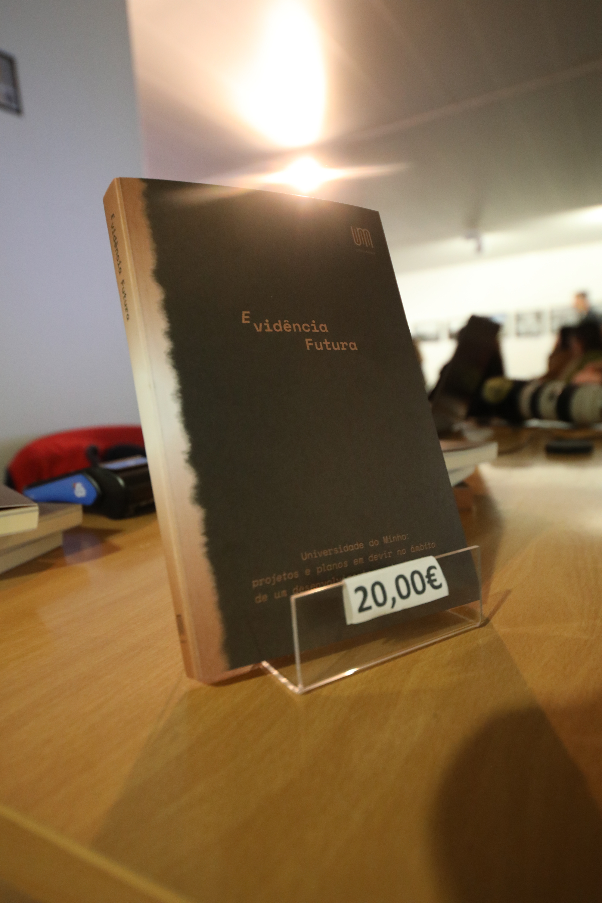 Imagem número 1 da galeria Lançamento do livro Evidência Futura