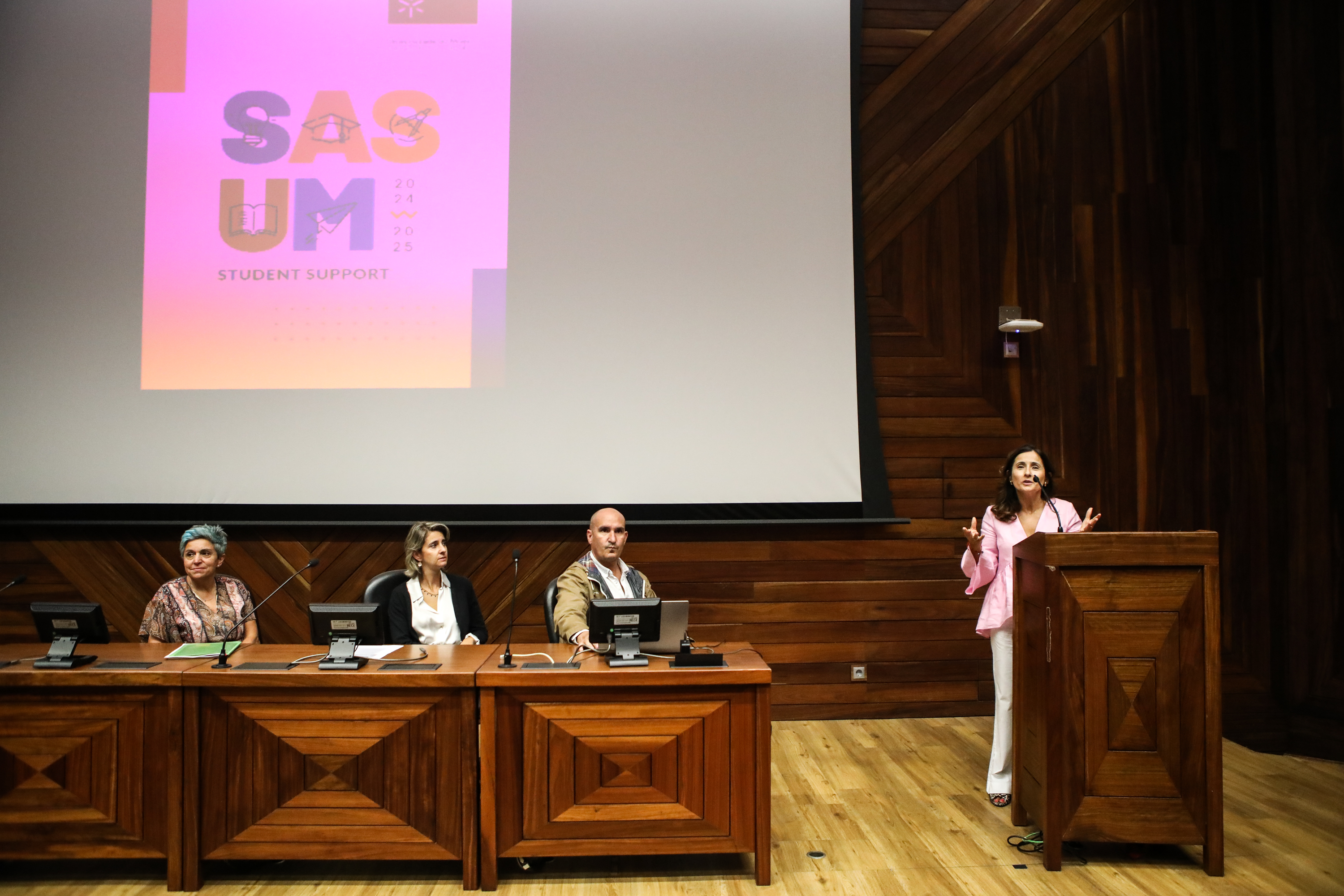 Imagem número 2 da galeria Boas-vindas Erasmus - 1º Semestre