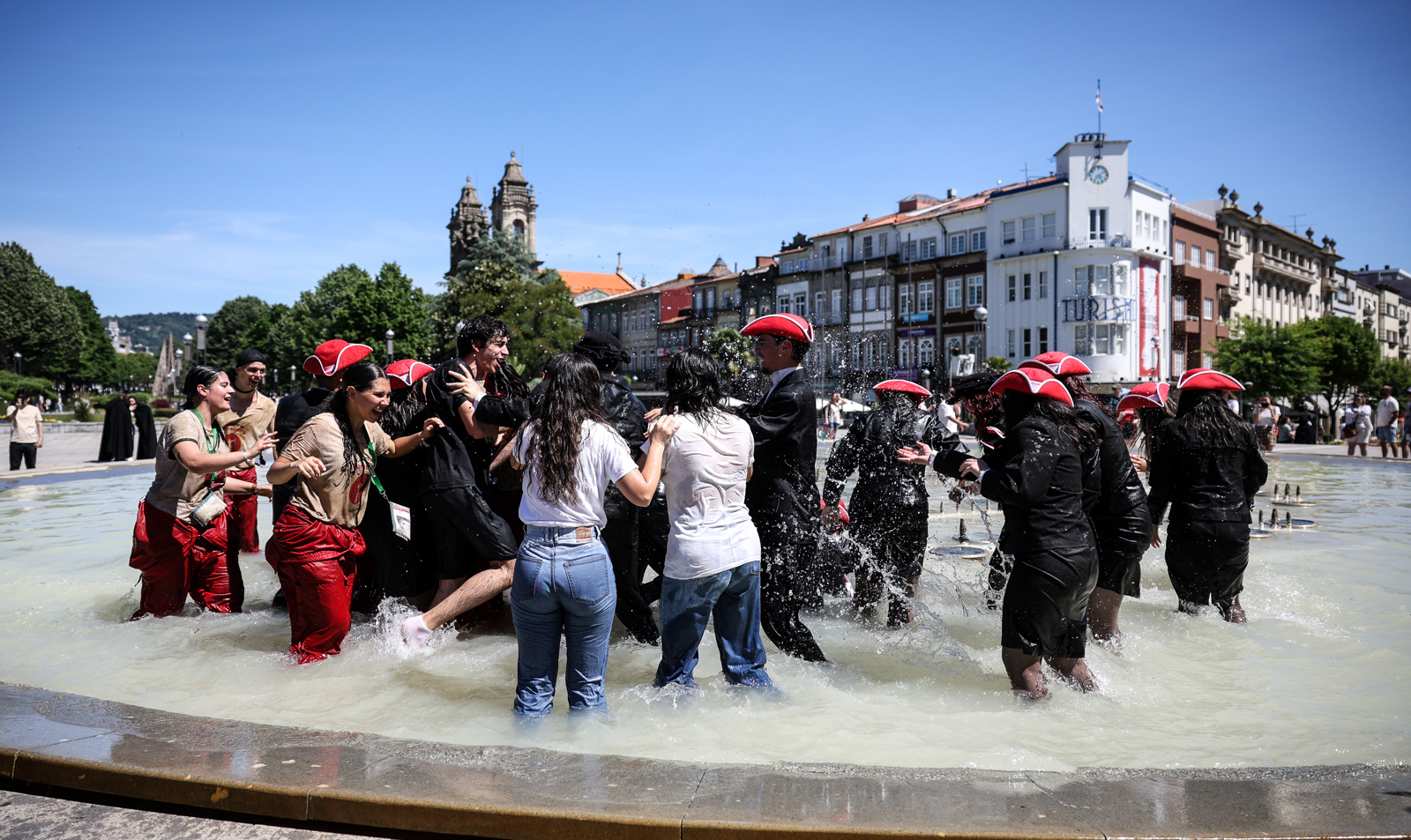Imagem número 7 da galeria Cortejo