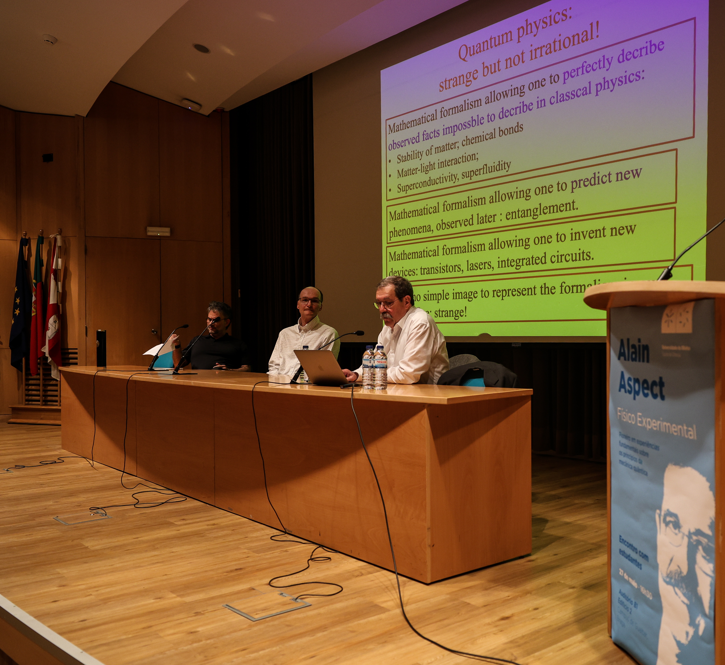 Imagem número 5 da galeria Honoris Causa - Palestra Alain Aspect