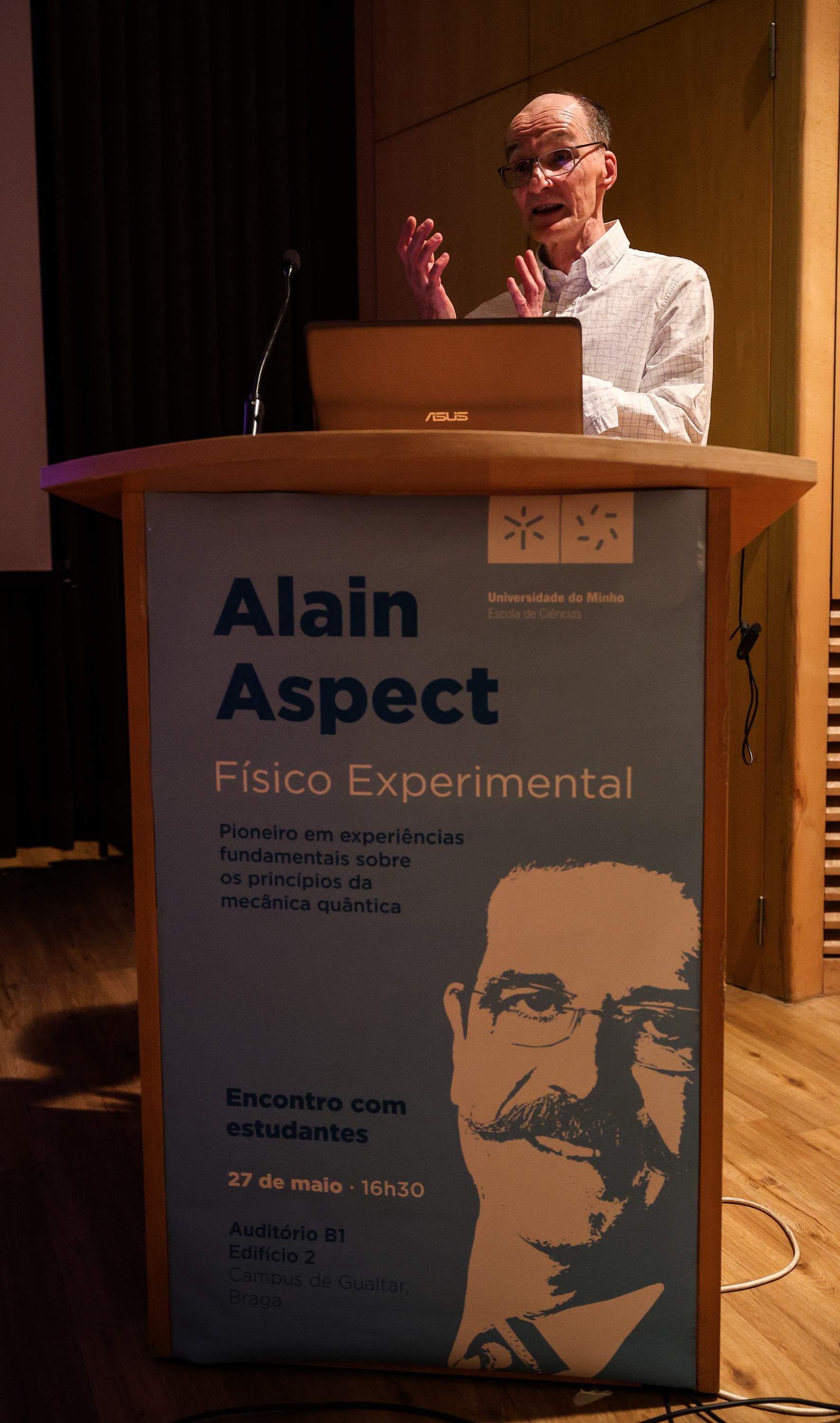 Imagem número 3 da galeria Honoris Causa - Palestra Alain Aspect