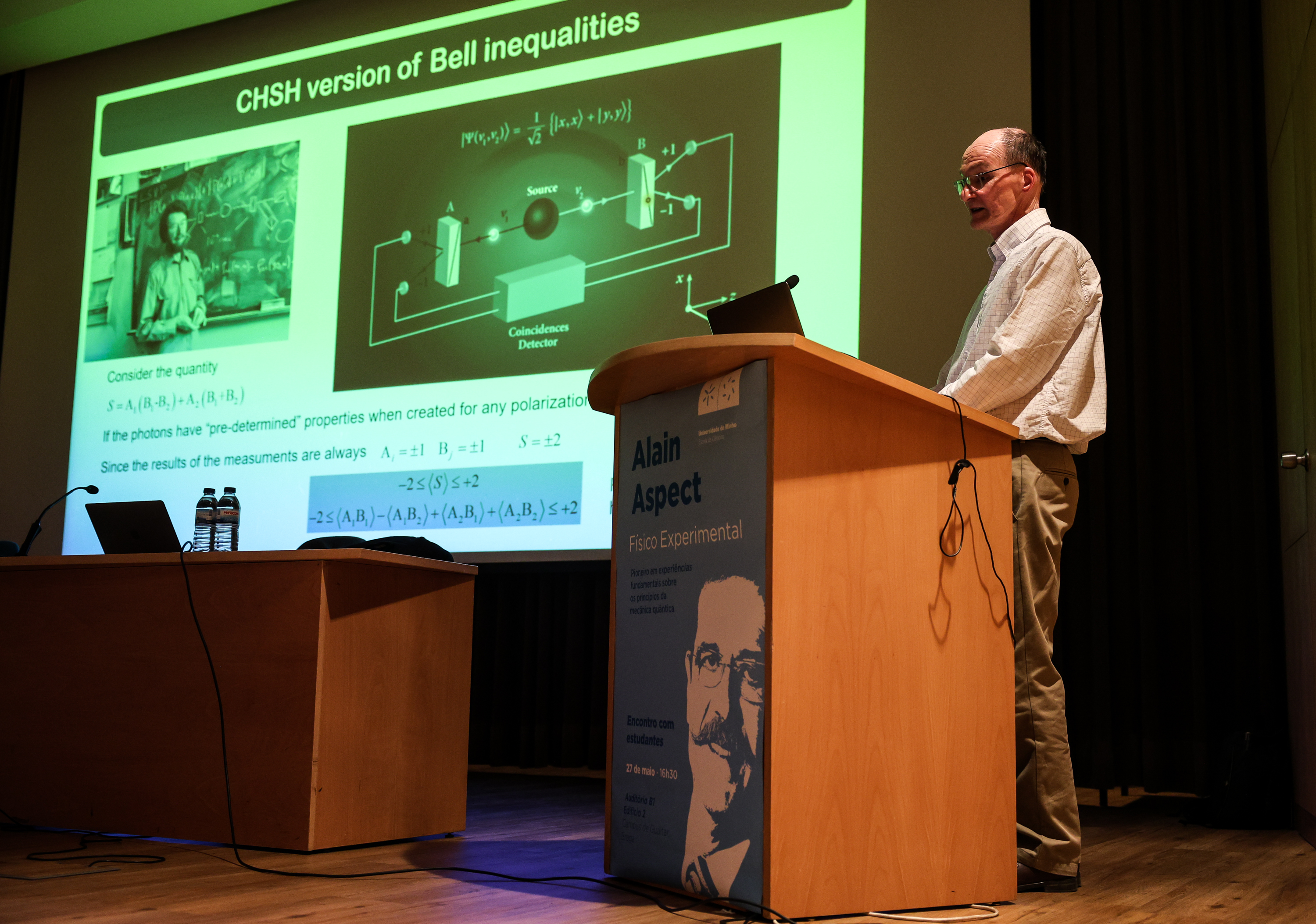 Imagem número 7 da galeria Honoris Causa - Palestra Alain Aspect