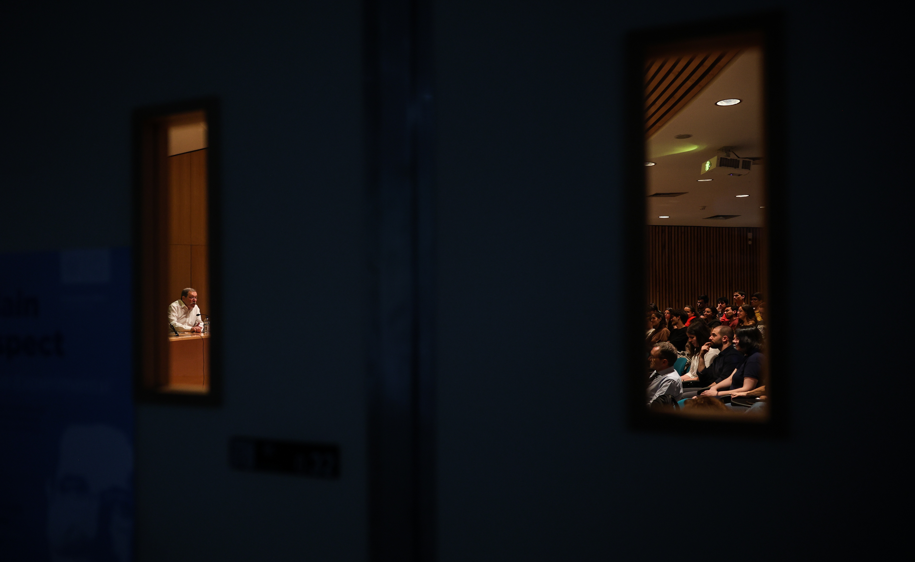 Imagem número 5 da galeria Honoris Causa - Palestra Alain Aspect