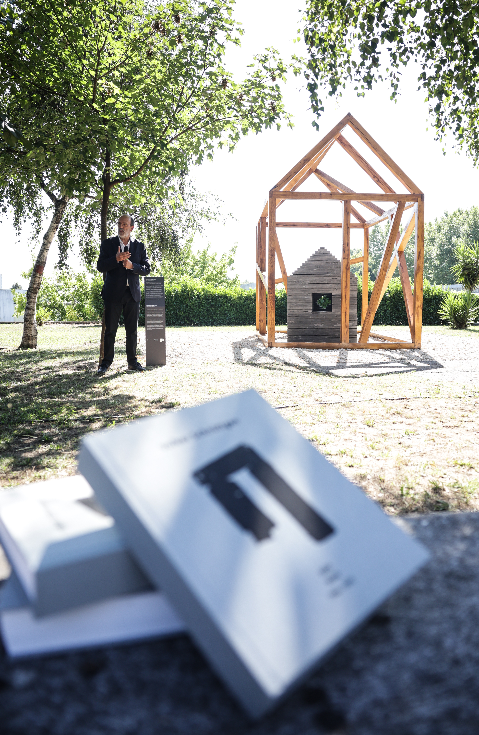 Imagem número 2 da galeria Inauguração de obra de arte em Azurém