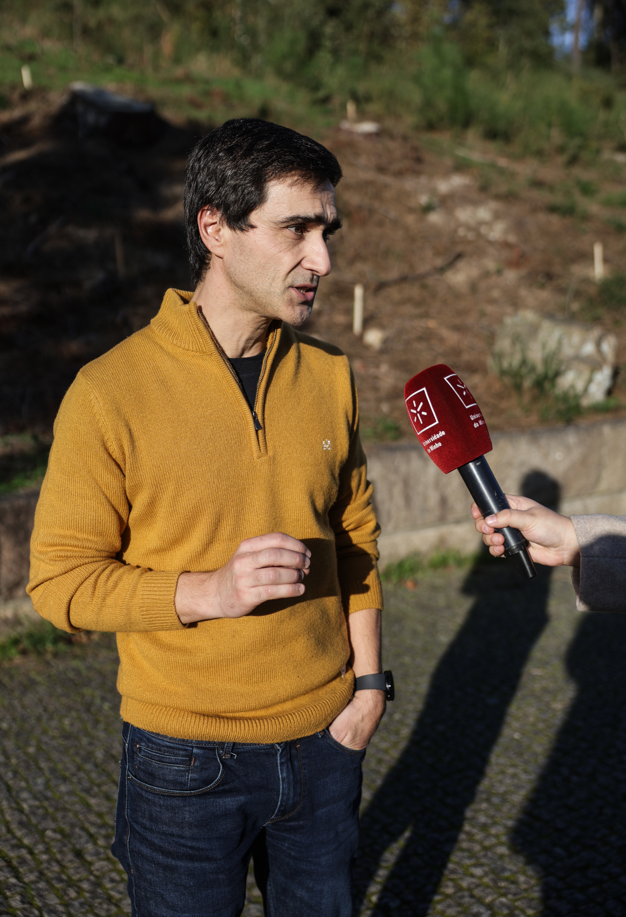 Imagem número 1 da galeria Plantação Árvores - Cantina de Gualtar