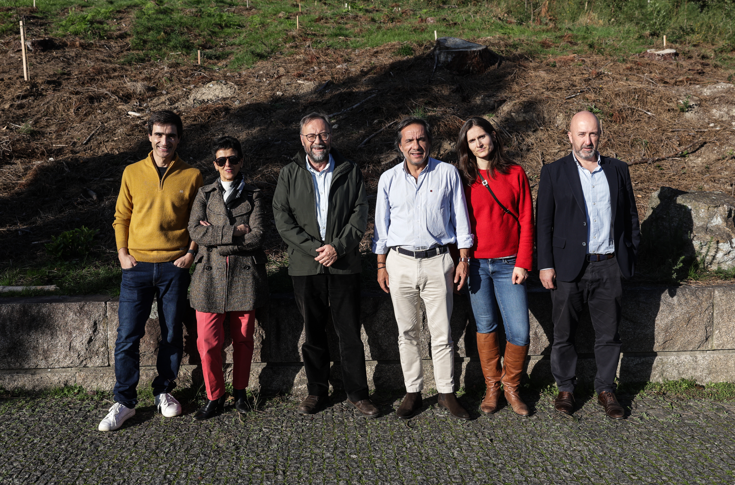 Imagem número 4 da galeria Plantação Árvores - Cantina de Gualtar