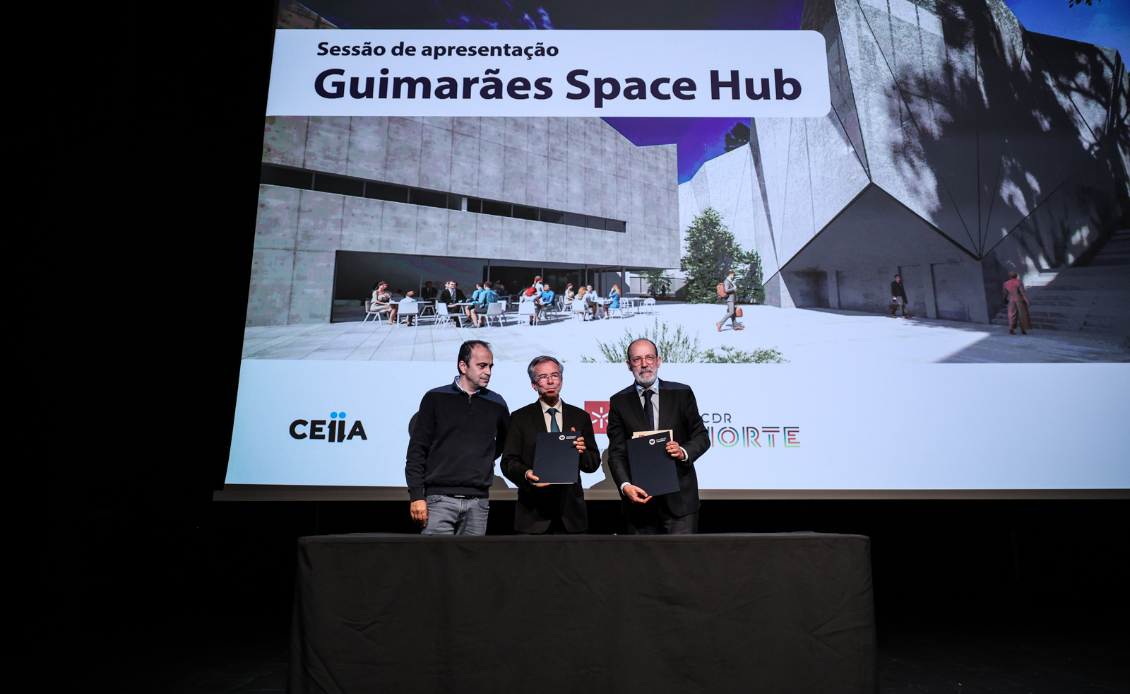 Imagem número 1 da galeria Sessão de apresentação Space Hub