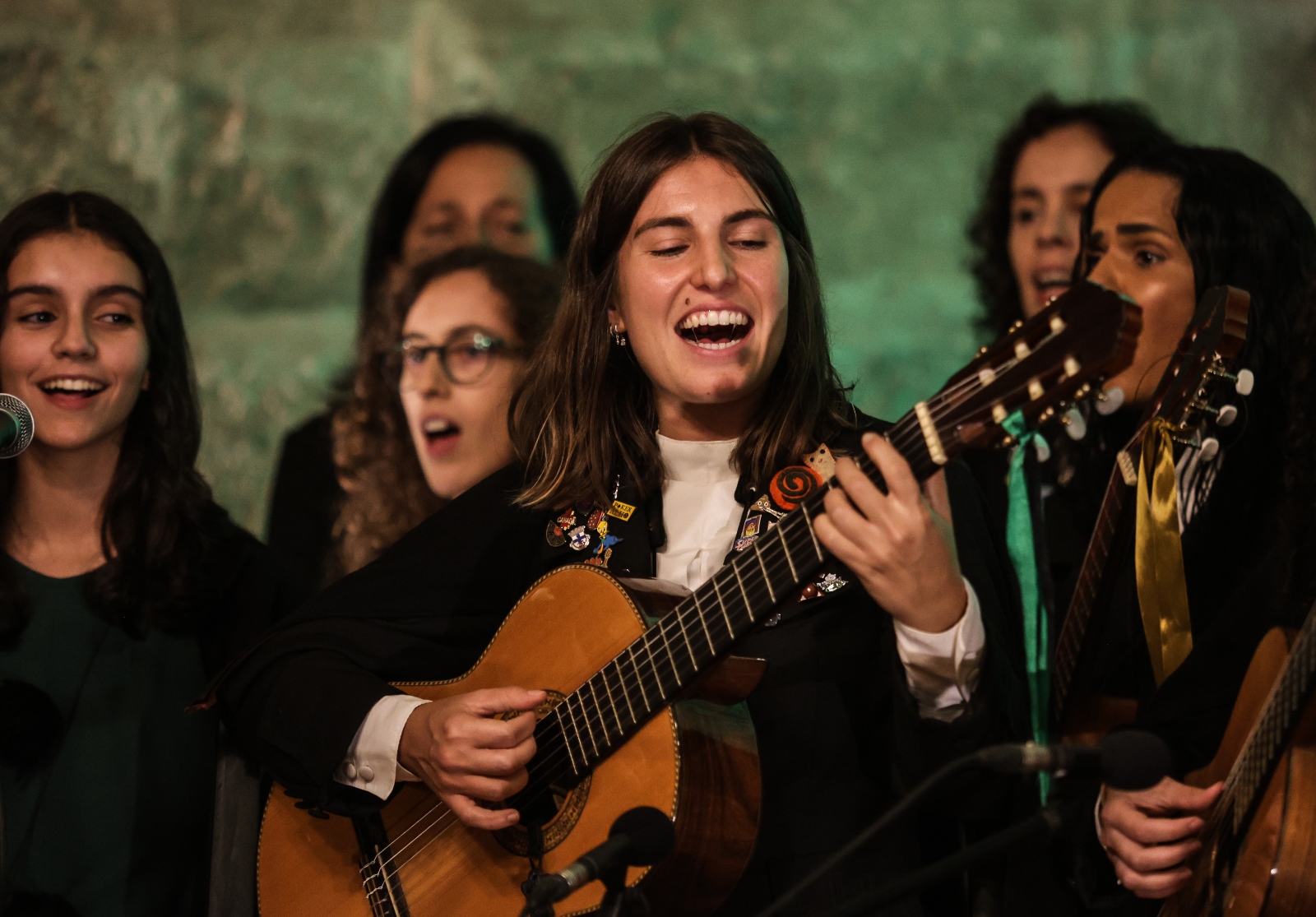 Imagem número 2 da galeria TROVAS