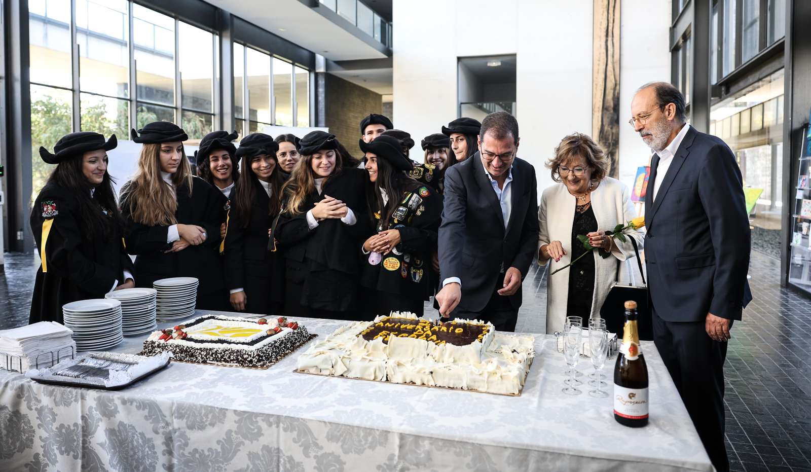 Imagem número 1 da galeria Aniversário Escola de Medicina