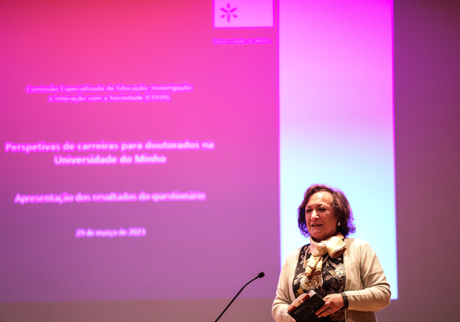 Imagem número 3 da galeria Apresentação Relatório sobre Investigadores