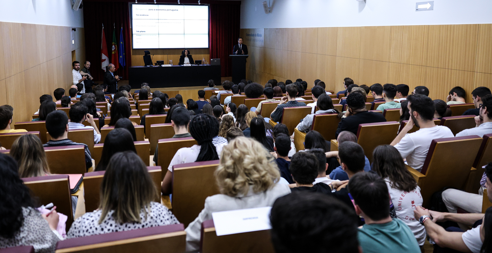 Imagem número 9 da galeria Aula do Ministro da Finanças