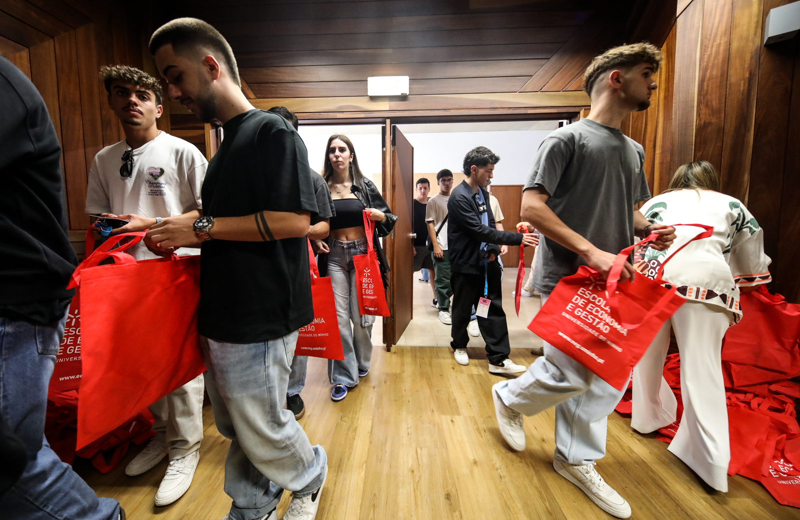 Imagem número 1 da galeria Boas-vindas EEG