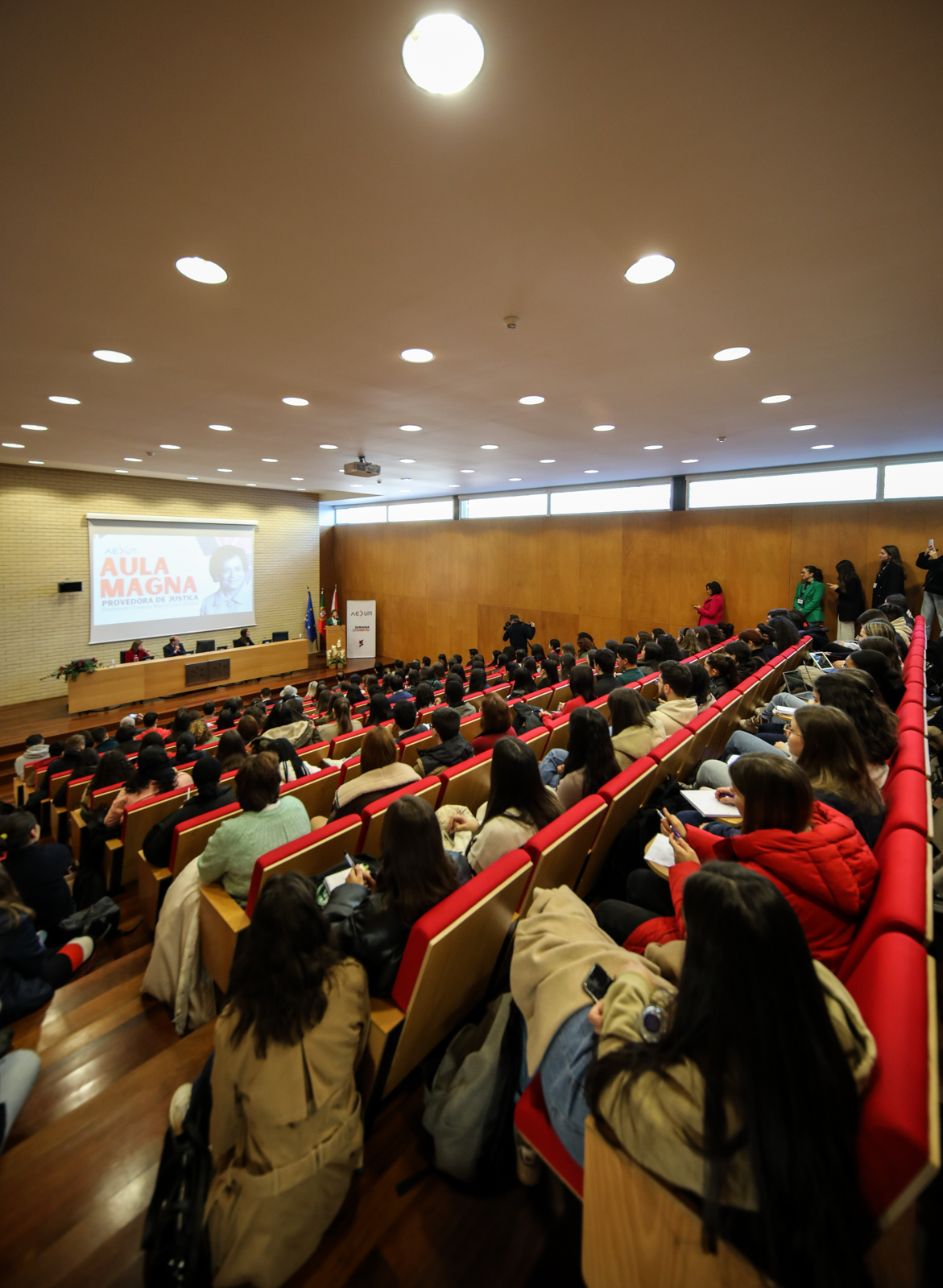 Imagem número 5 da galeria Semana de Direito - Aula Magna da Provedora da Justiça