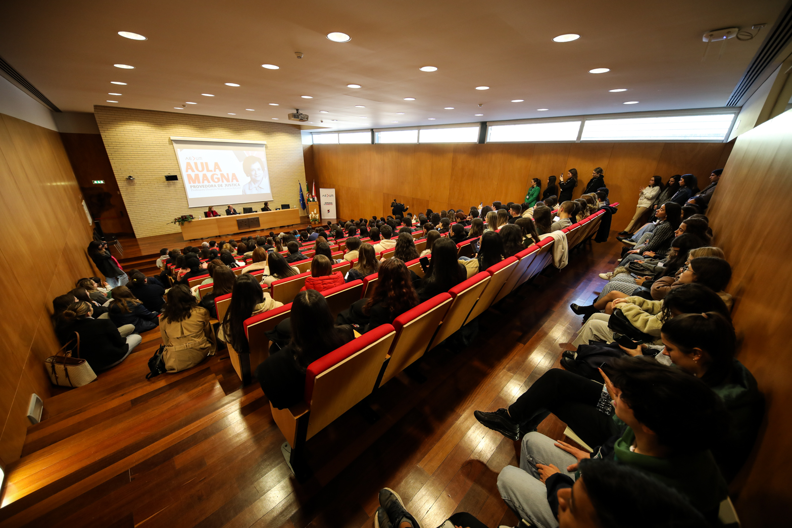 Imagem número 7 da galeria Semana de Direito - Aula Magna da Provedora da Justiça