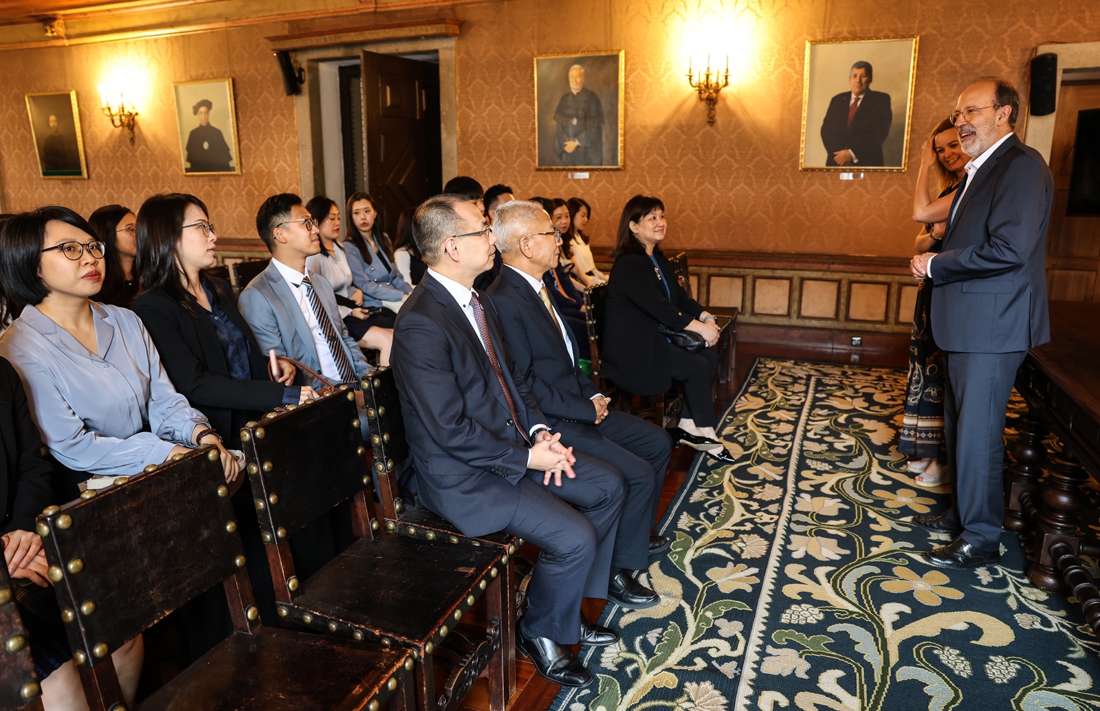 Imagem número 2 da galeria Visita delegação de Macau