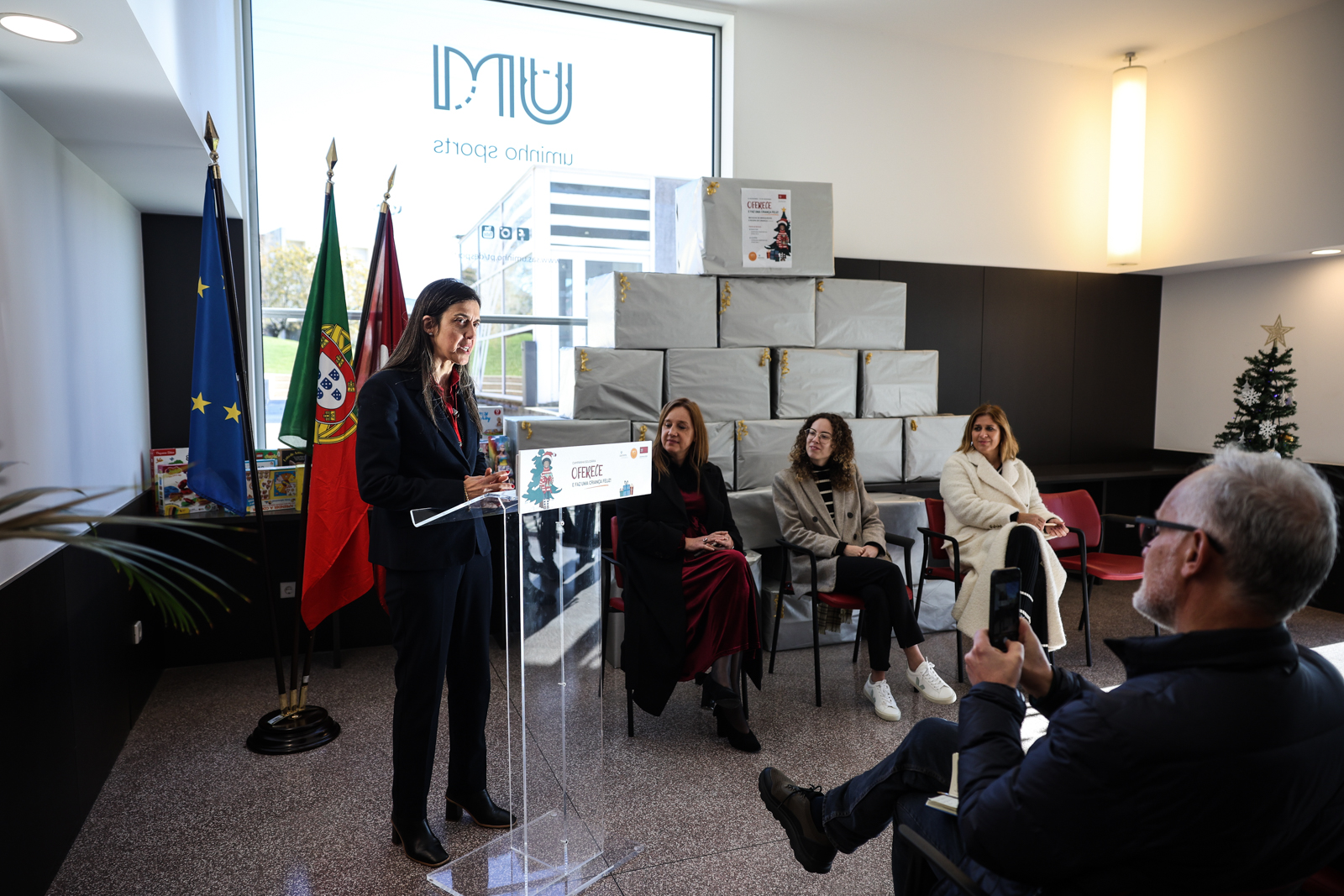 Imagem número 10 da galeria Entrega de Brinquedos