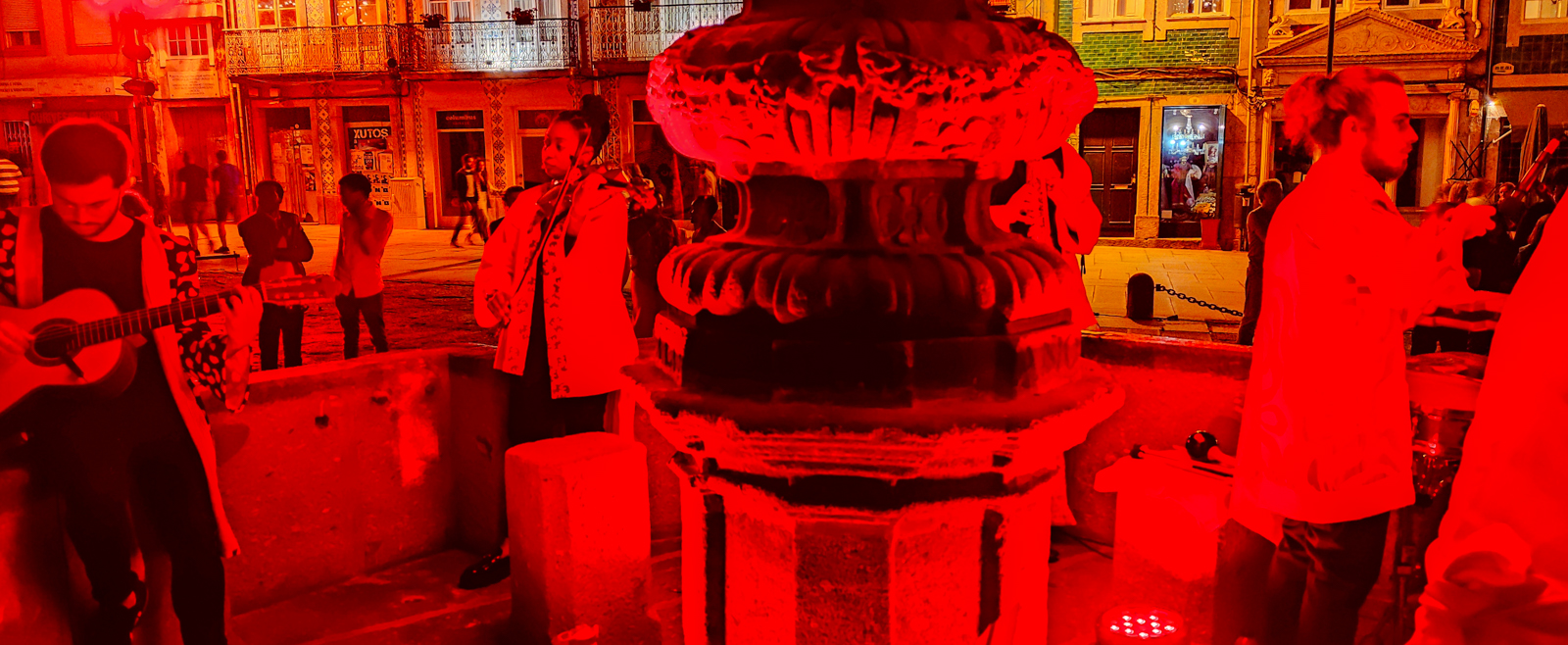 Imagem número 2 da galeria Espectaculo Multisensorial 50 Anos UMinho