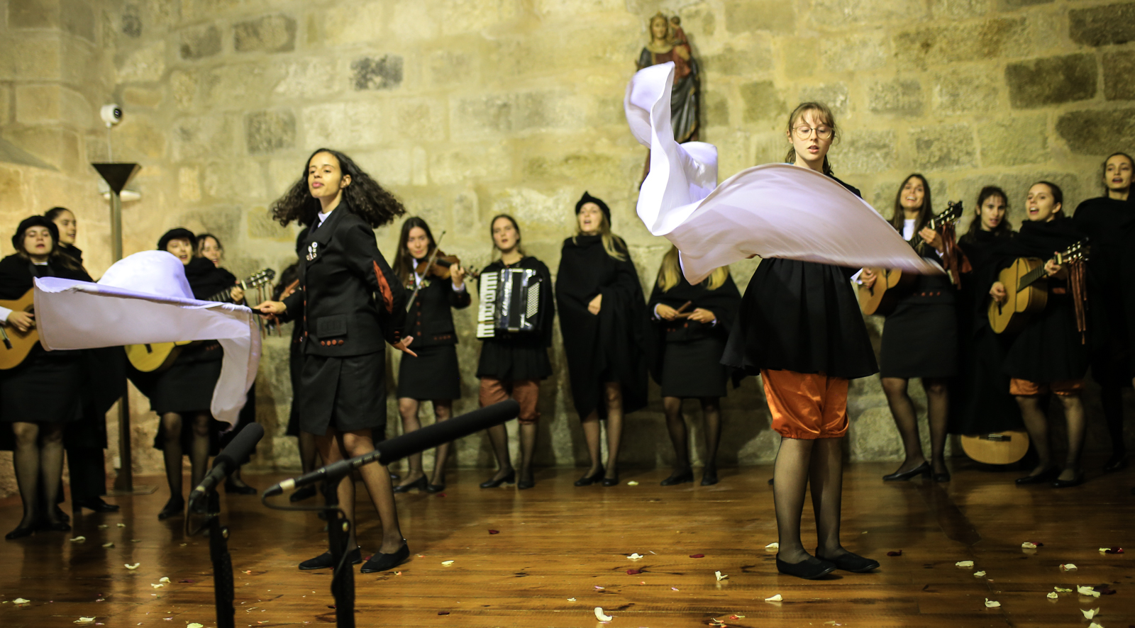 Imagem número 3 da galeria Tunão Serenatas