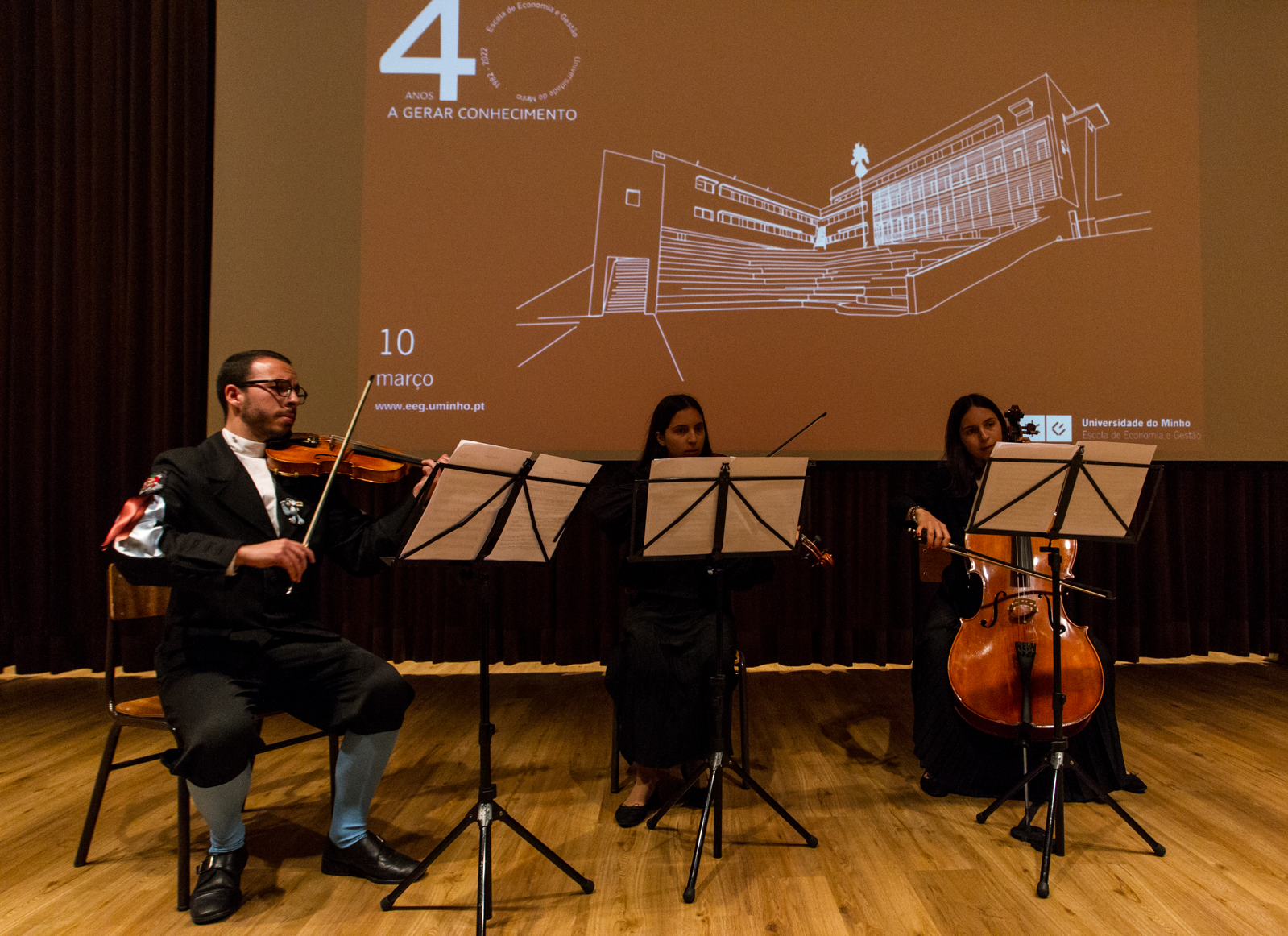 Imagem número 1 da galeria Aniversário EEG