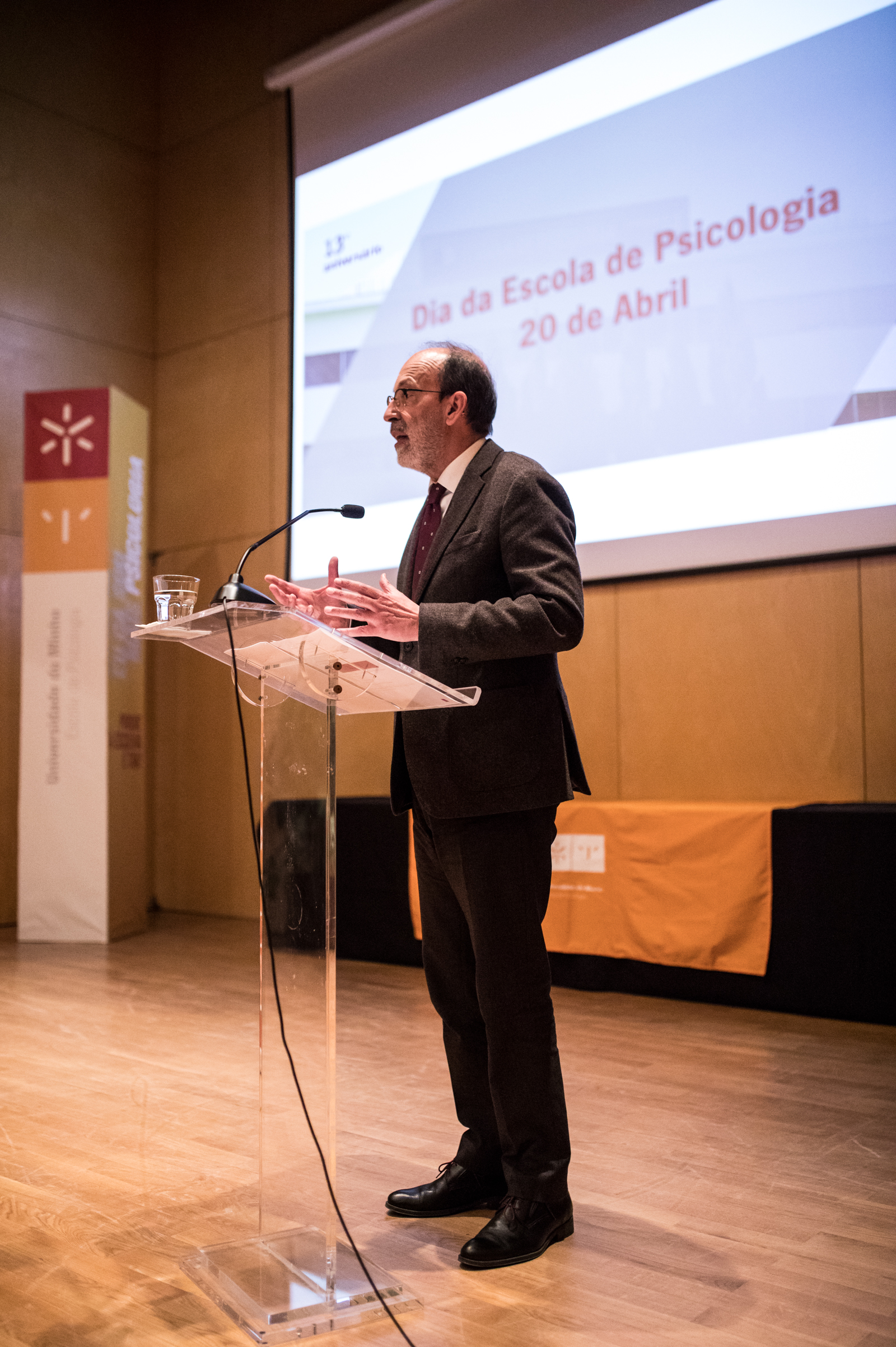 Imagem número 1 da galeria Aniversário Escola de Psicologia