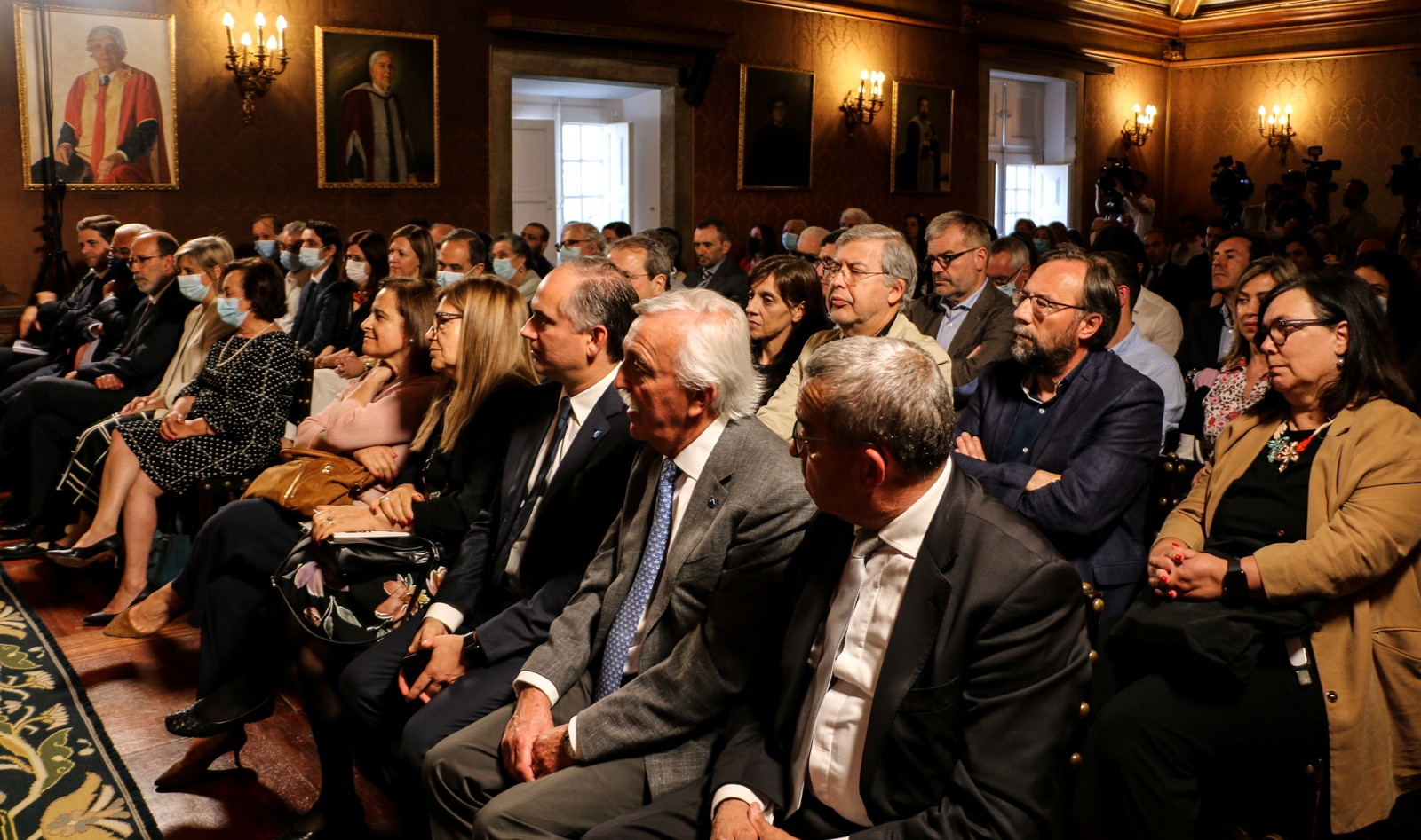 Imagem número 6 da galeria Apresentação do livro - COVID-19 em Portugal a estratégia