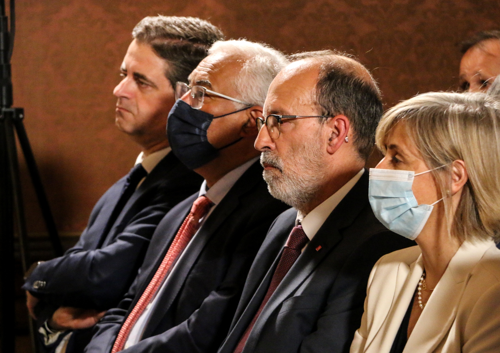 Imagem número 2 da galeria Apresentação do livro - COVID-19 em Portugal a estratégia