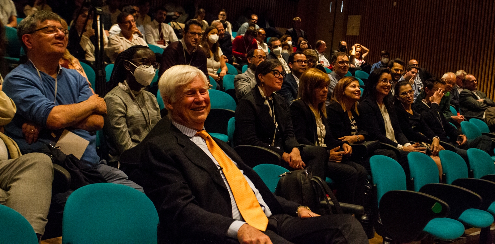 Imagem número 6 da galeria Global Business EEG