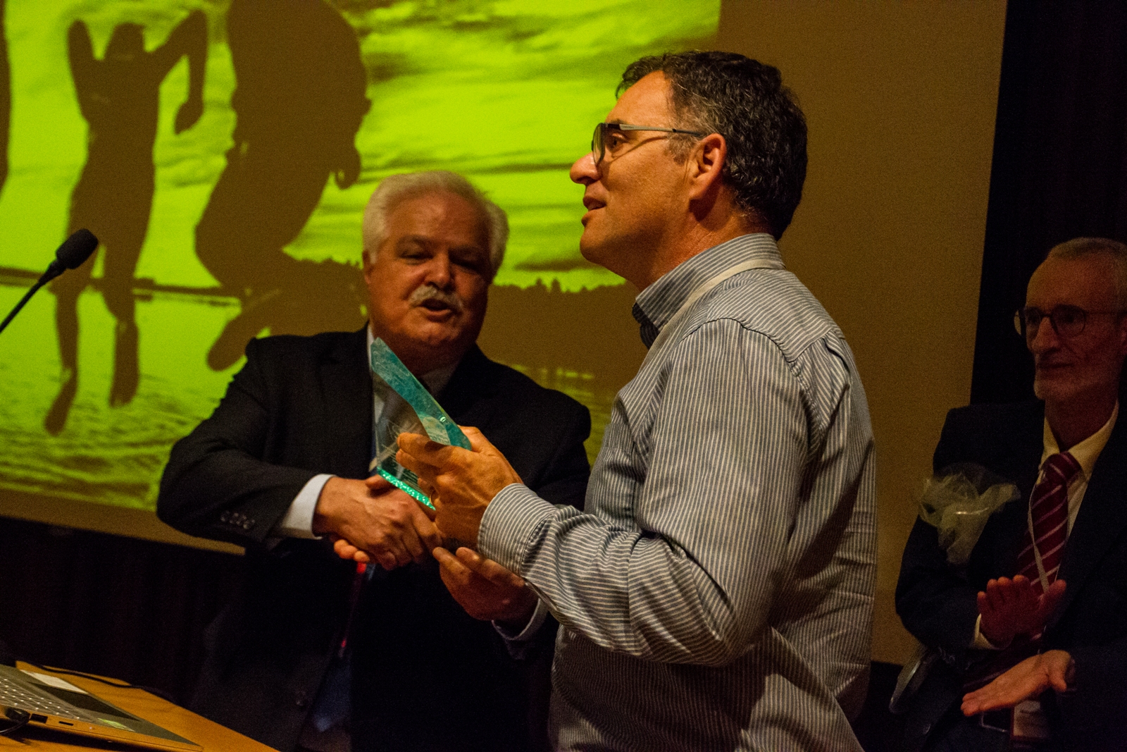 Imagem número 5 da galeria Global Business EEG