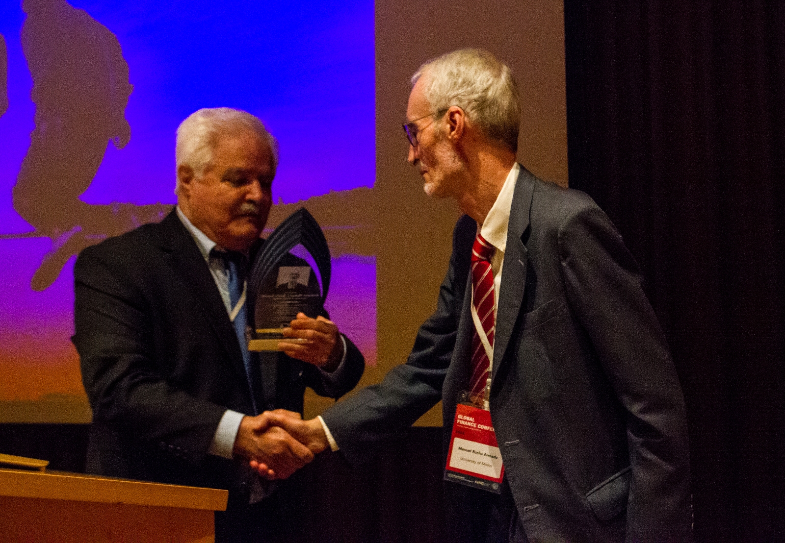 Imagem número 7 da galeria Global Business EEG