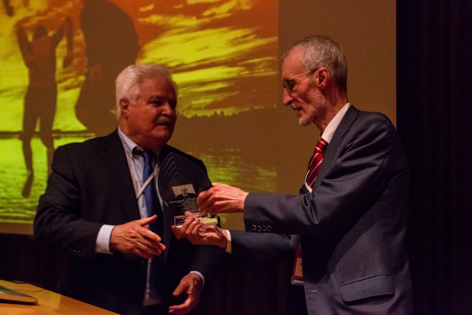 Imagem número 3 da galeria Global Business EEG