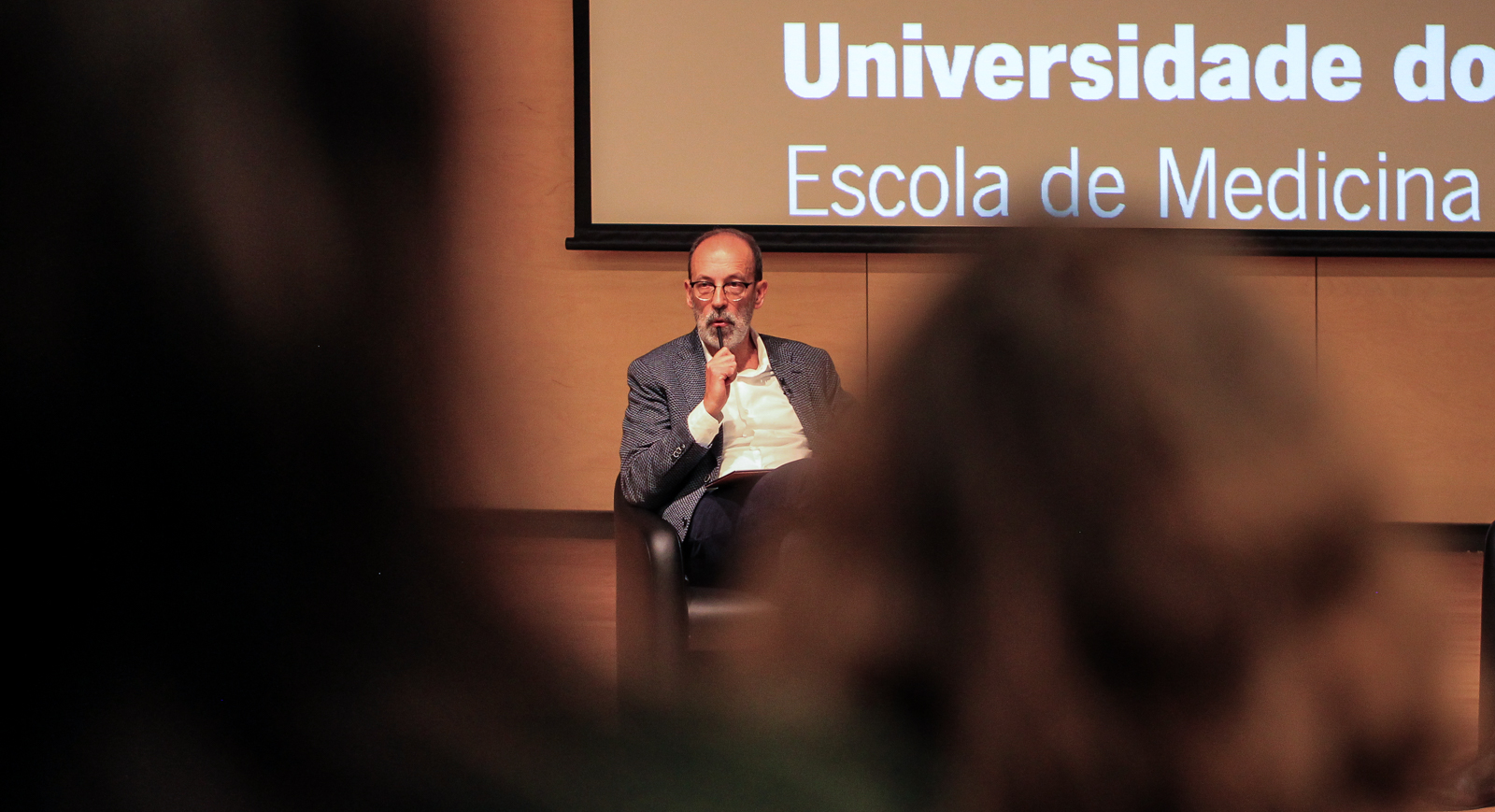 Imagem número 6 da galeria Reitor conversa com Escola de Medicina