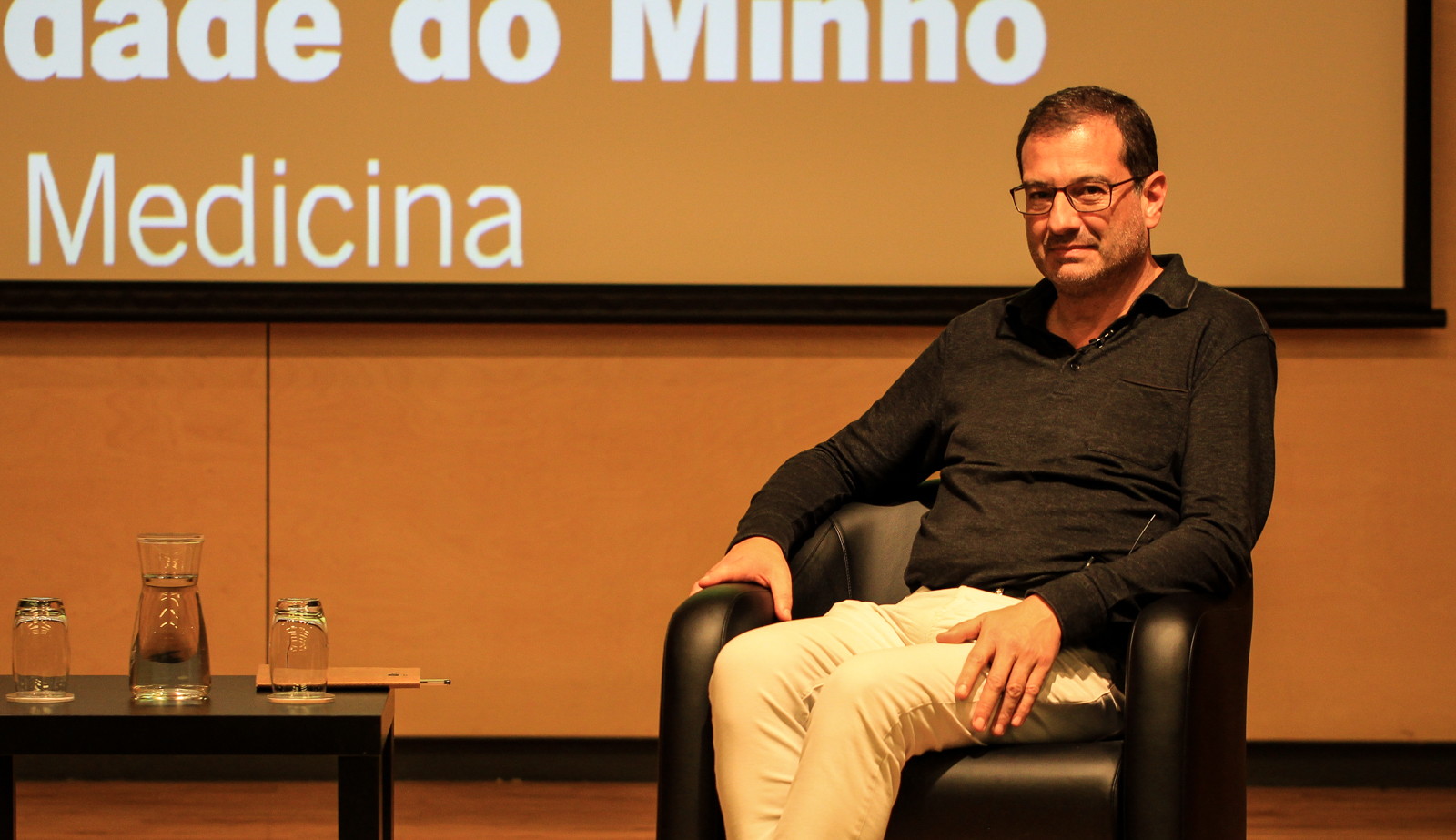 Imagem número 3 da galeria Reitor conversa com Escola de Medicina