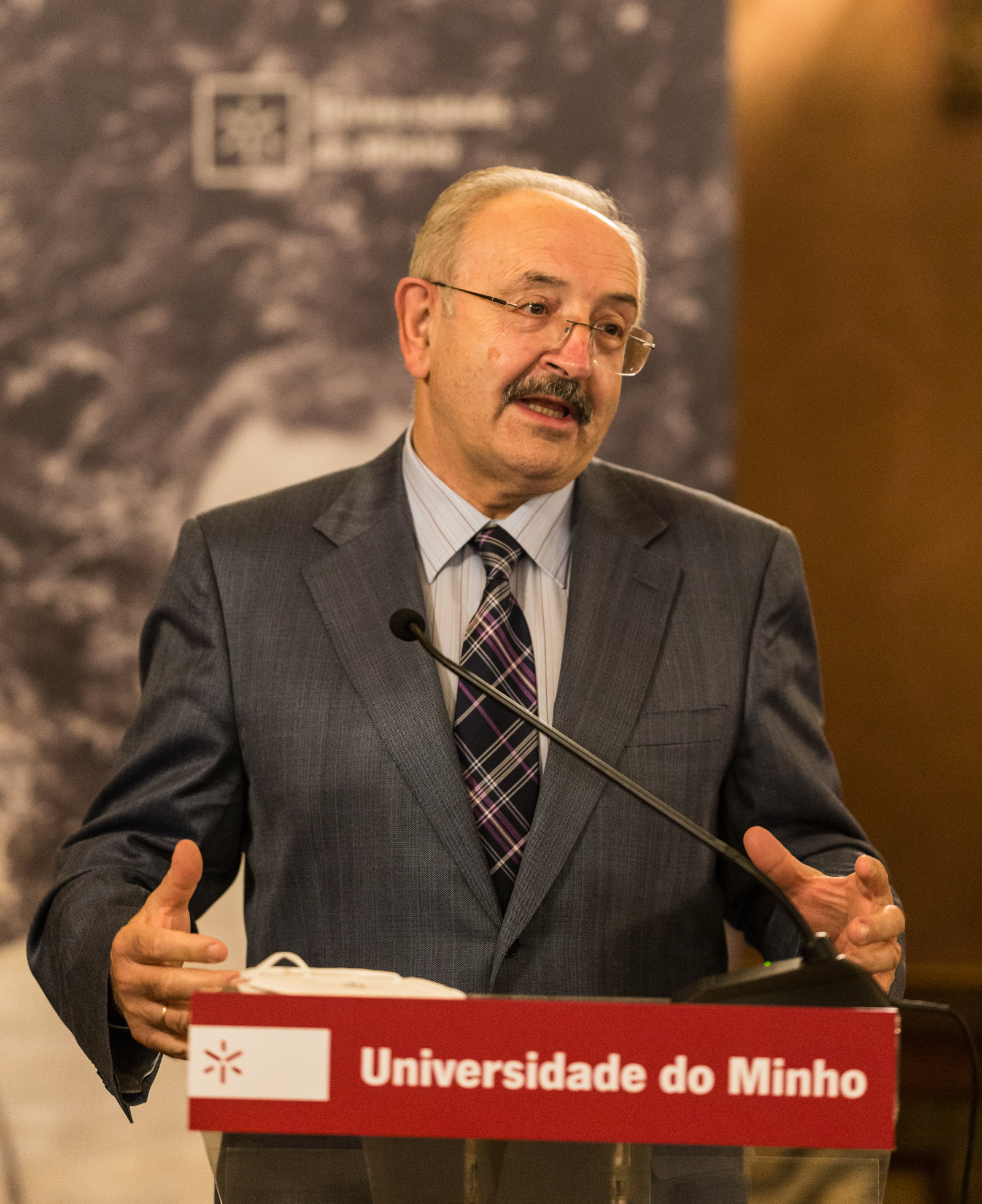 Imagem número 5 da galeria Apresentação do livro Crise do Liberalismo