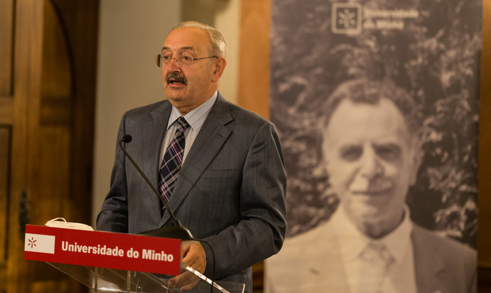 Imagem número 7 da galeria Apresentação do livro Crise do Liberalismo