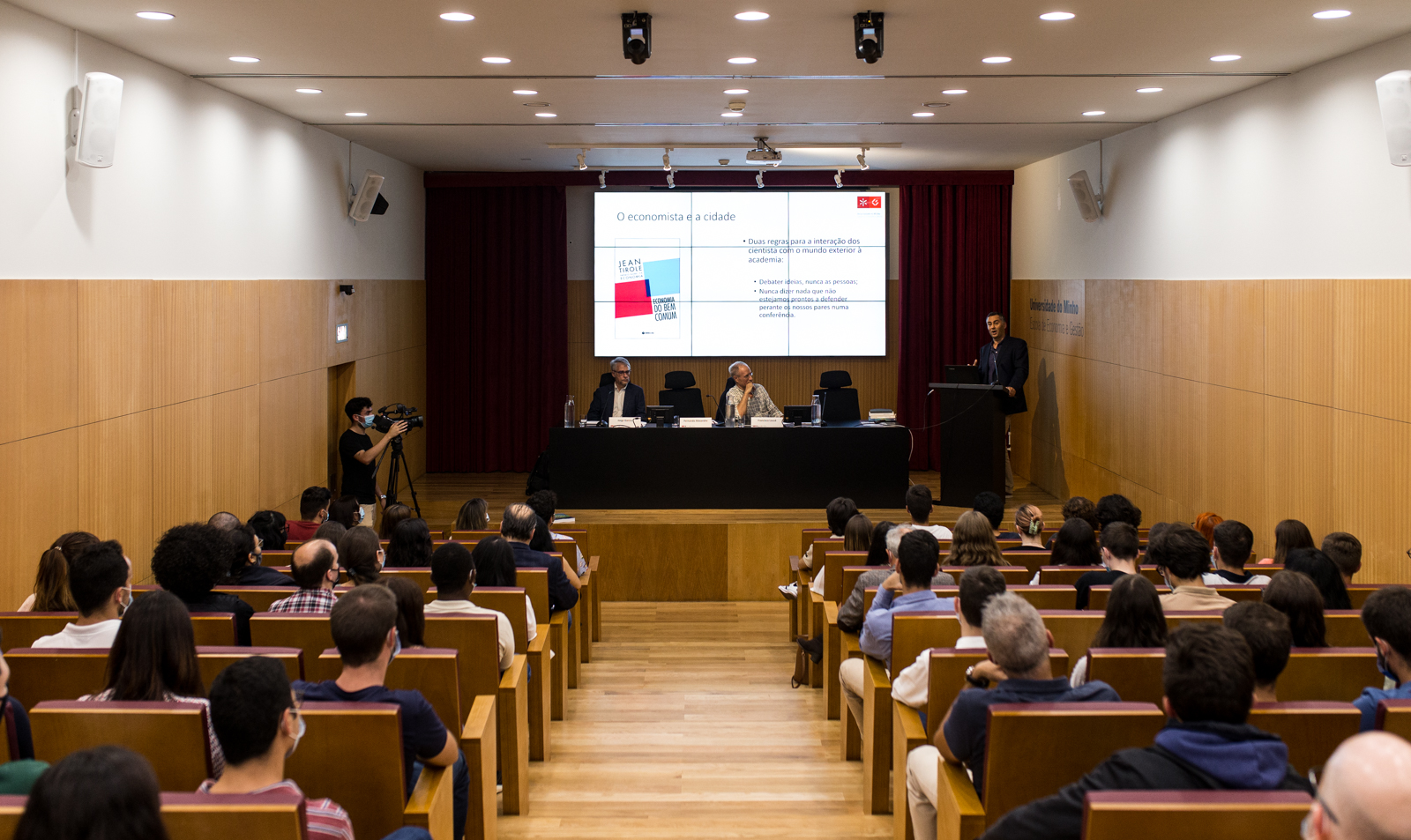 Imagem número 4 da galeria Apresentação do livro Manual de Economia Politica