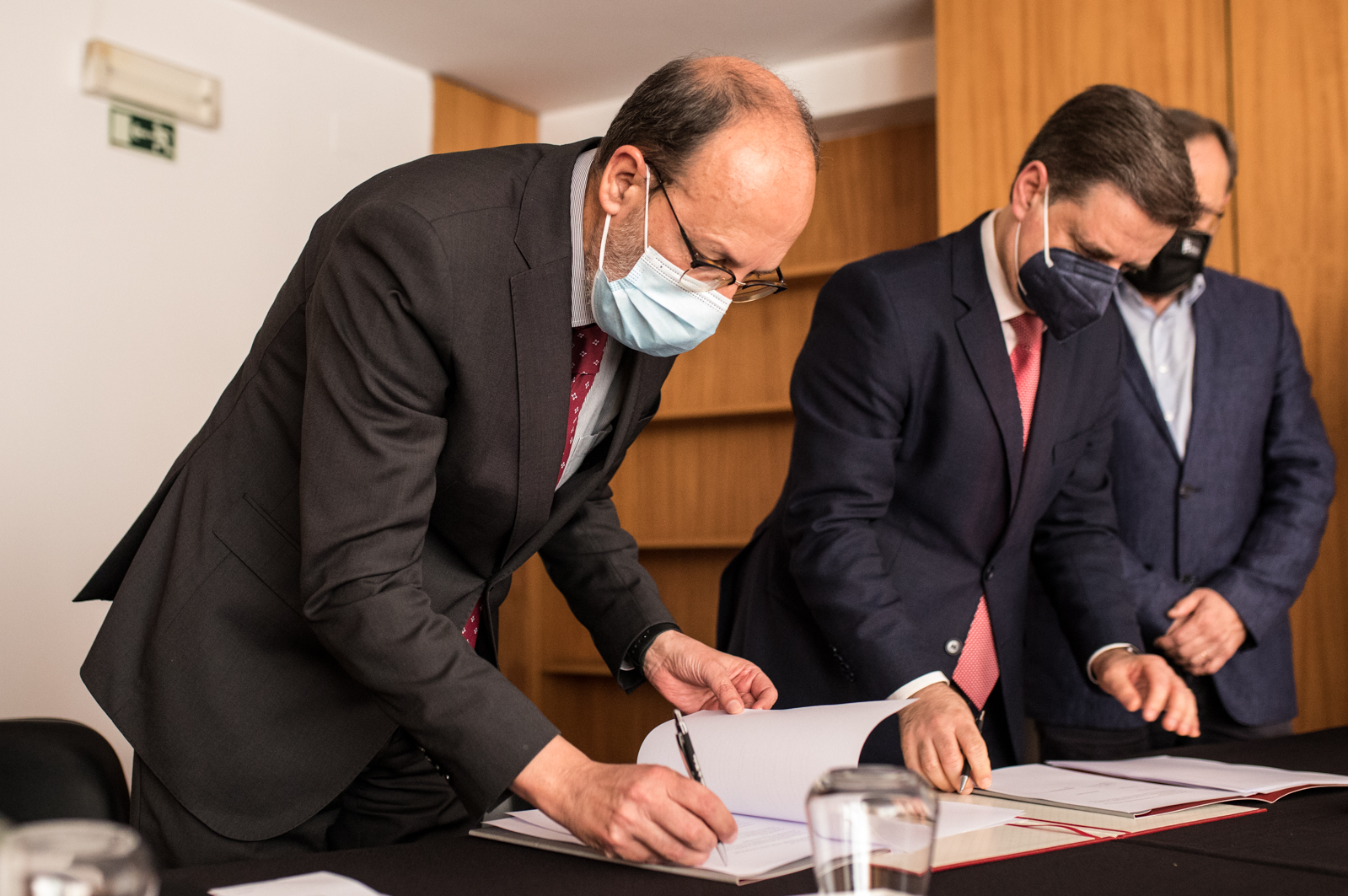 Imagem número 1 da galeria Assinatura do Protocolo da Rua Nova das Travessas