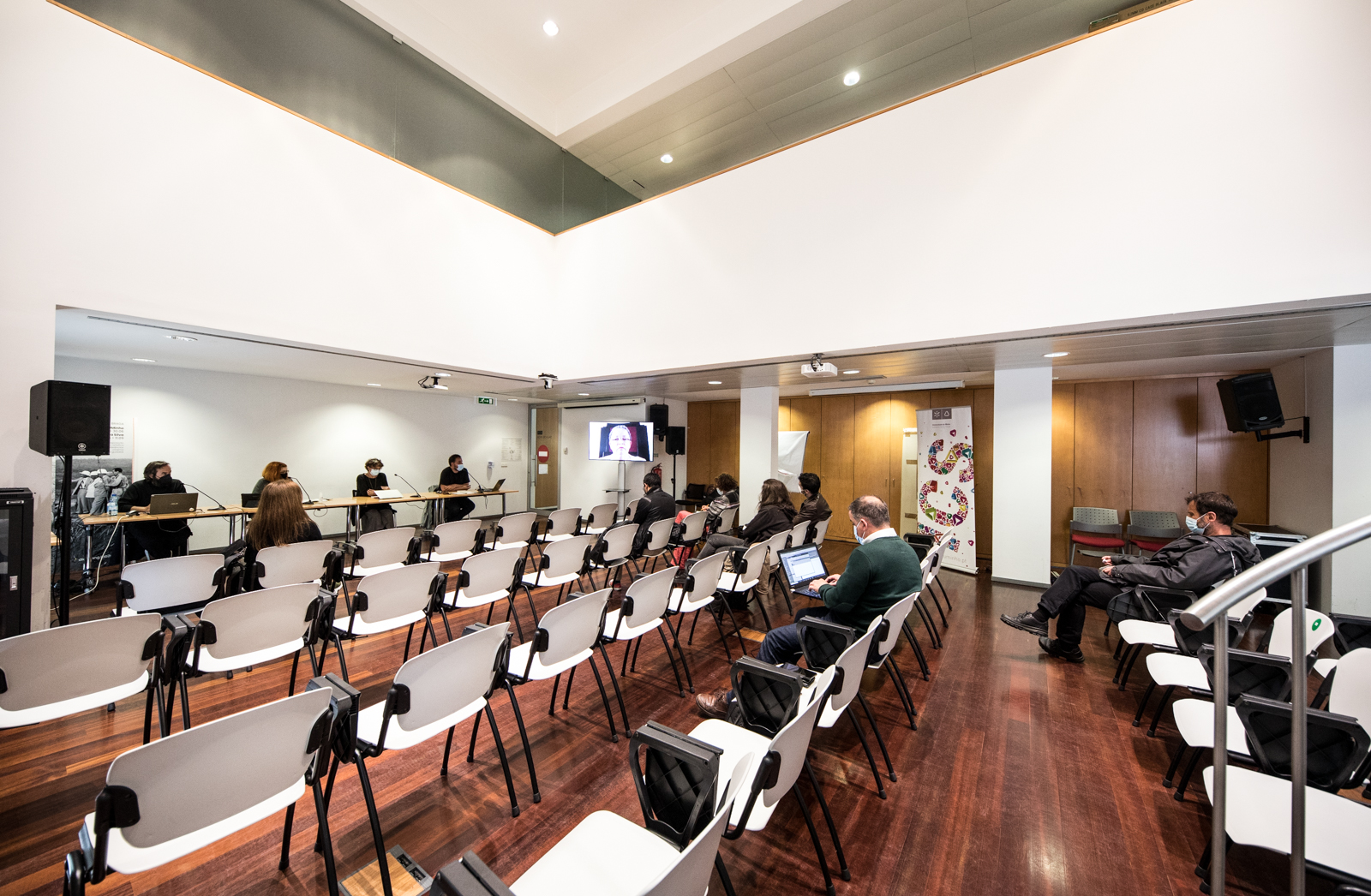 Imagem número 8 da galeria Ciclo de Conferências e Mesas Redondas O Silêncio da Terra