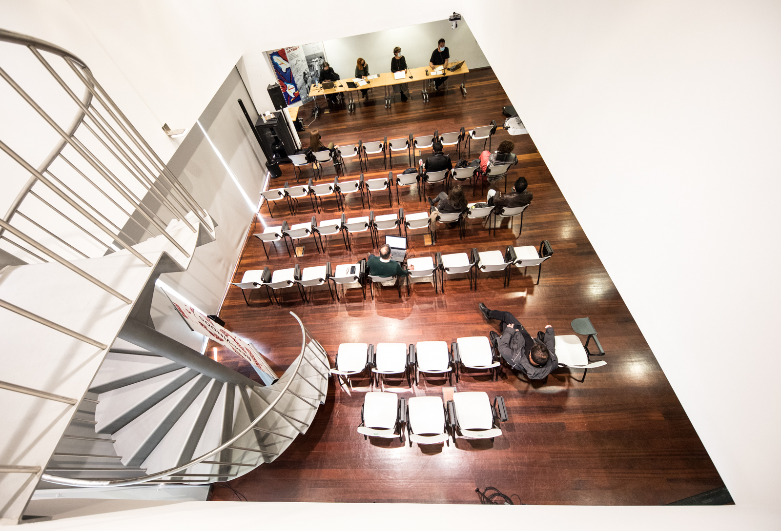 Imagem número 7 da galeria Ciclo de Conferências e Mesas Redondas O Silêncio da Terra