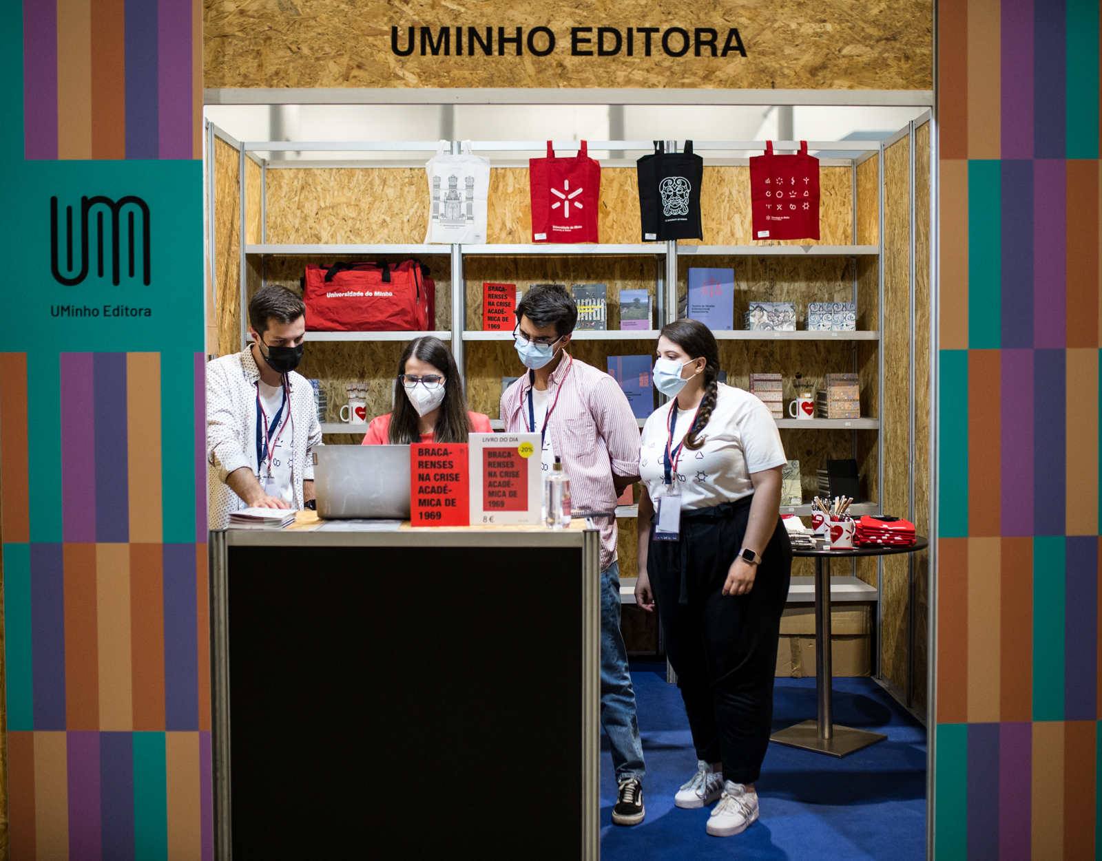 Imagem número 2 da galeria Feira do Livro