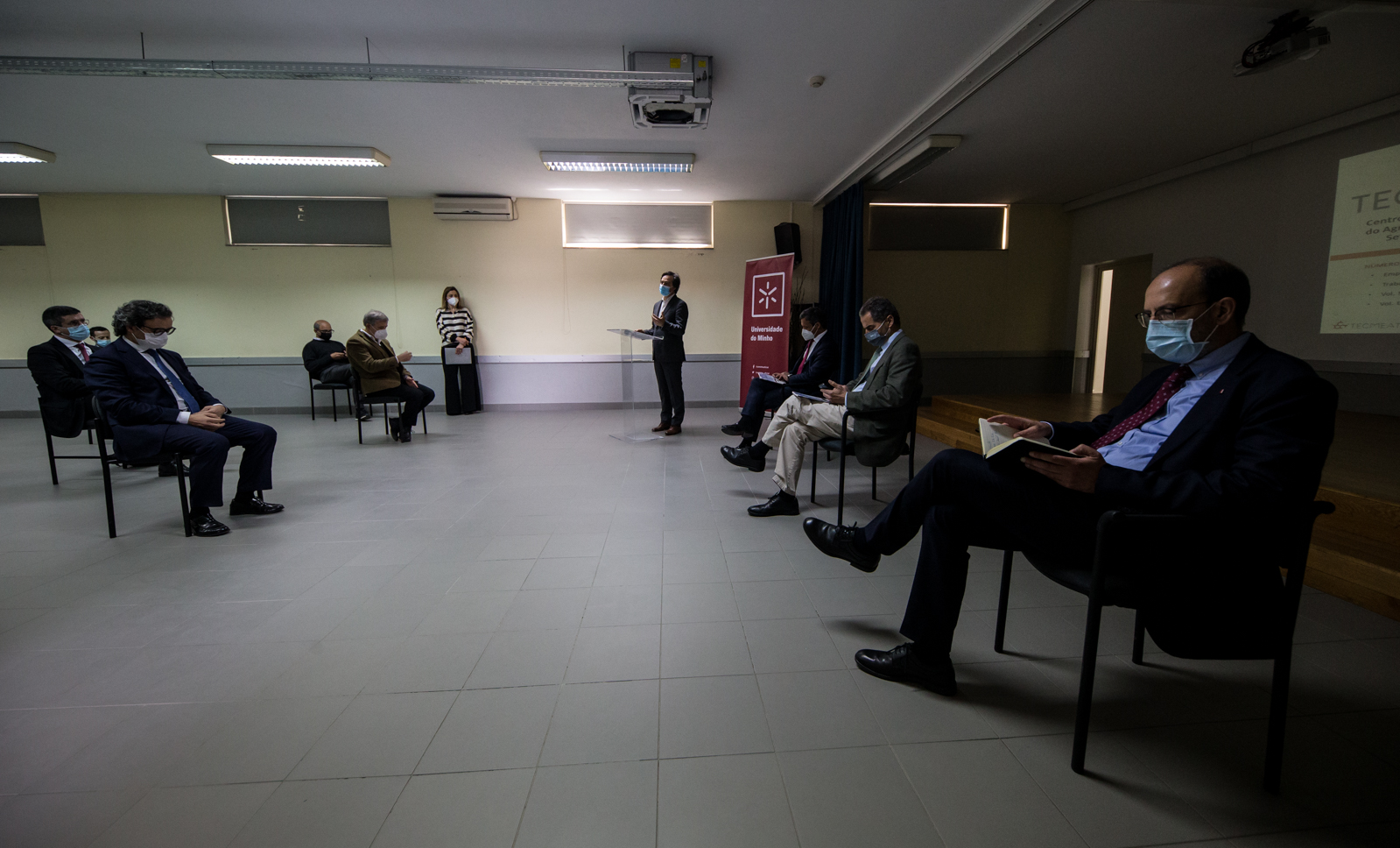 Imagem número 3 da galeria Ministro visita futuro Pólo da UMinho em Famalicão