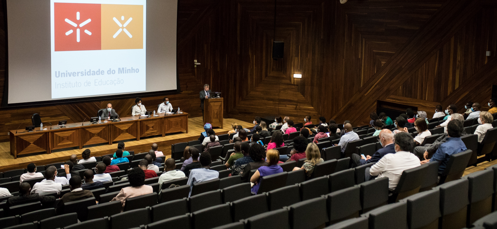 Imagem número 3 da galeria Ministra da Educação Angola visita UMinho