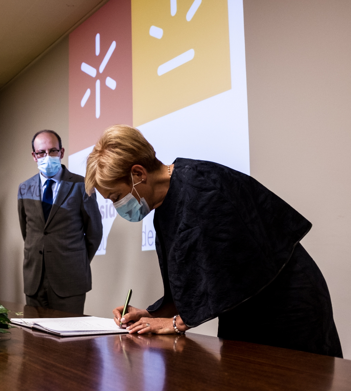 Imagem número 2 da galeria Tomada de posse Escola de Enfermagem