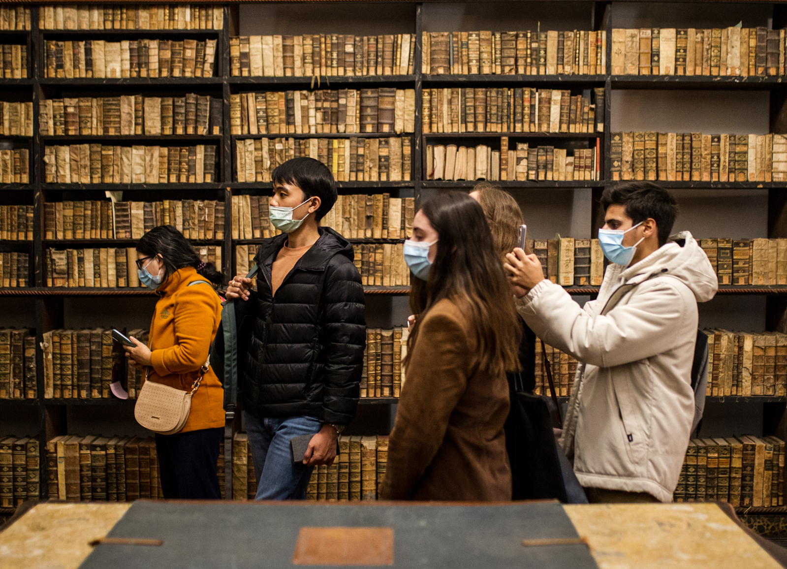 Imagem número 4 da galeria Visitas Biblioteca - Dia do Património Cultural e Académico