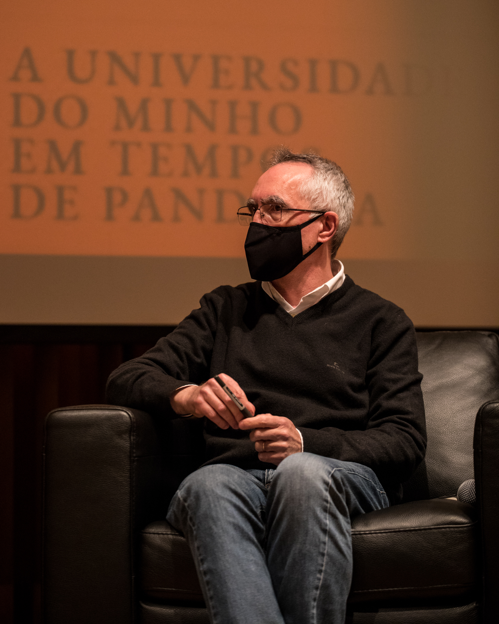 Imagem número 6 da galeria Livro Covid